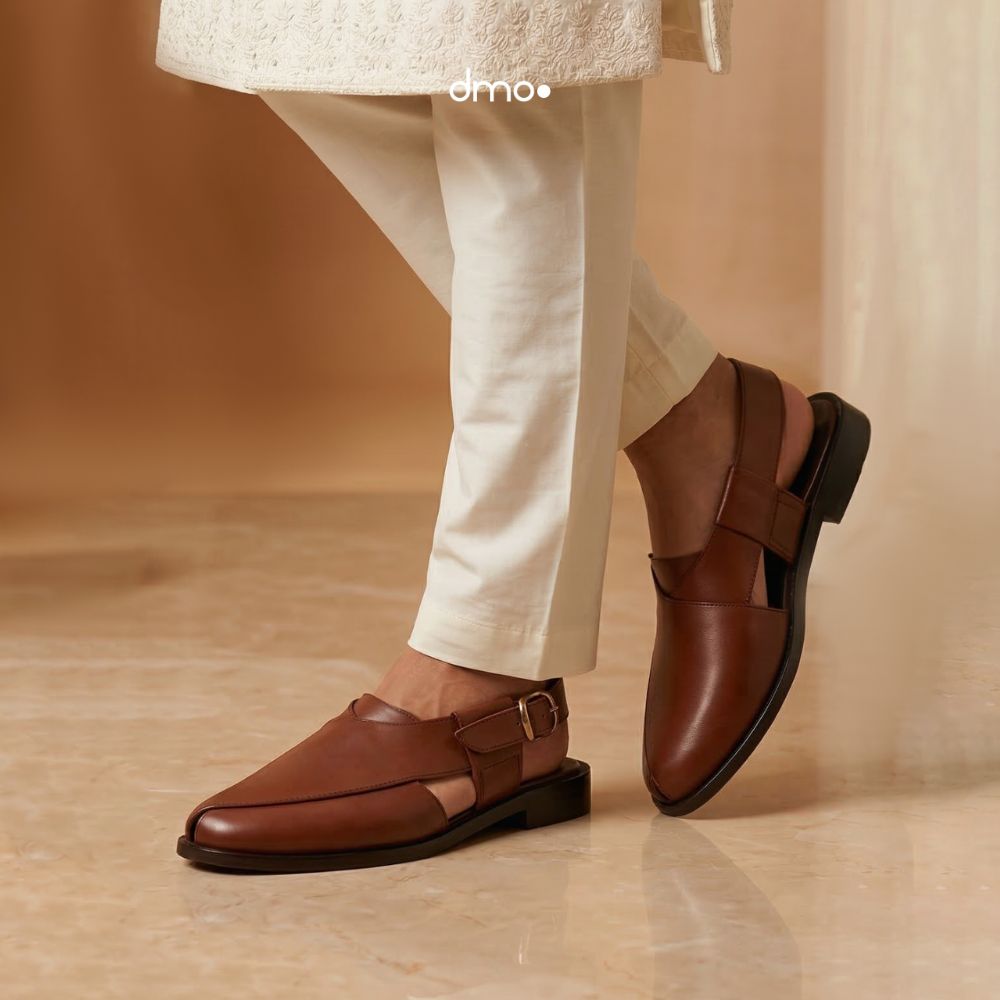 White Kurta Pyjama to a Function? Here Are the Best Leather Chappals From an Indian Brand