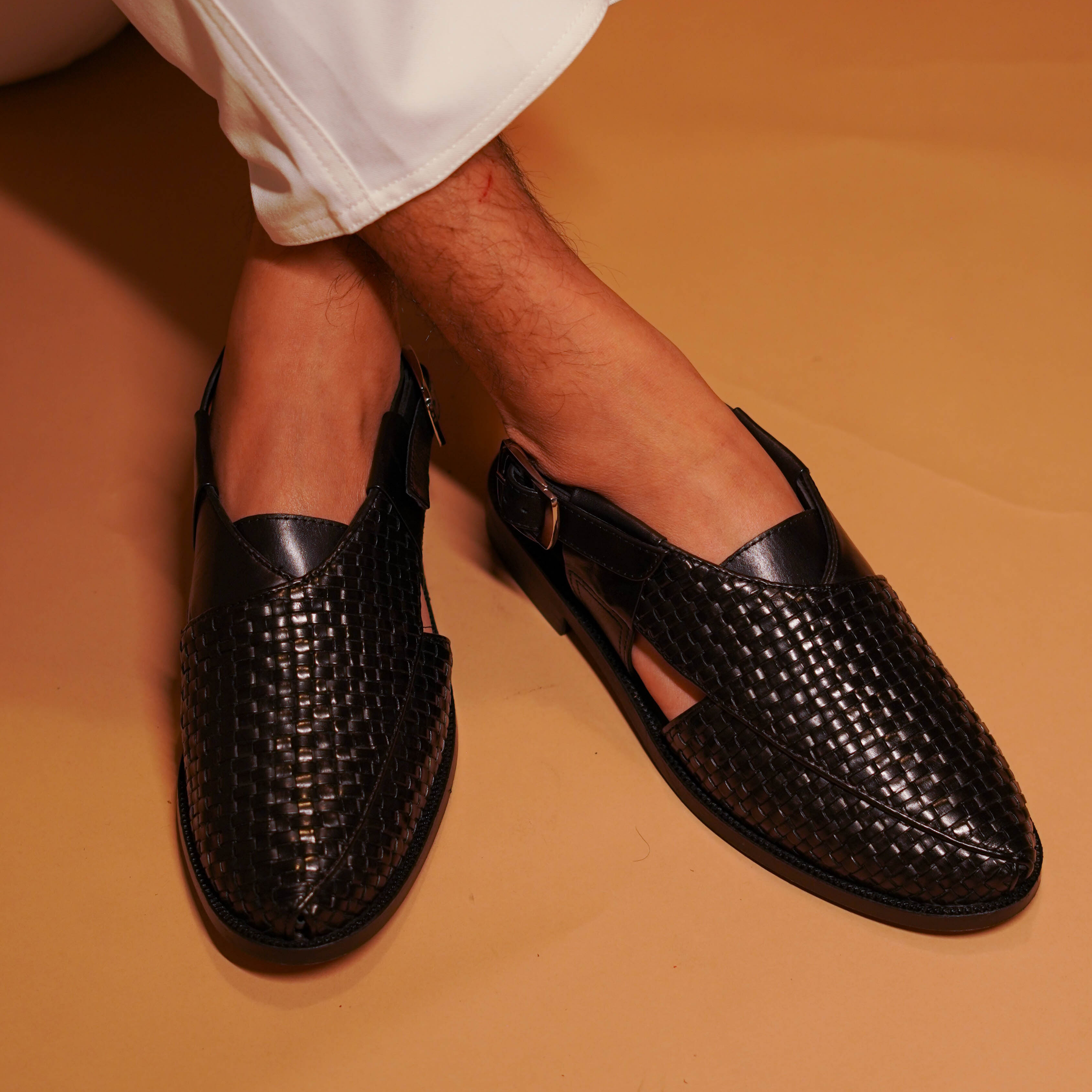 Pesha Nera | Black Weave leather Peshawaris