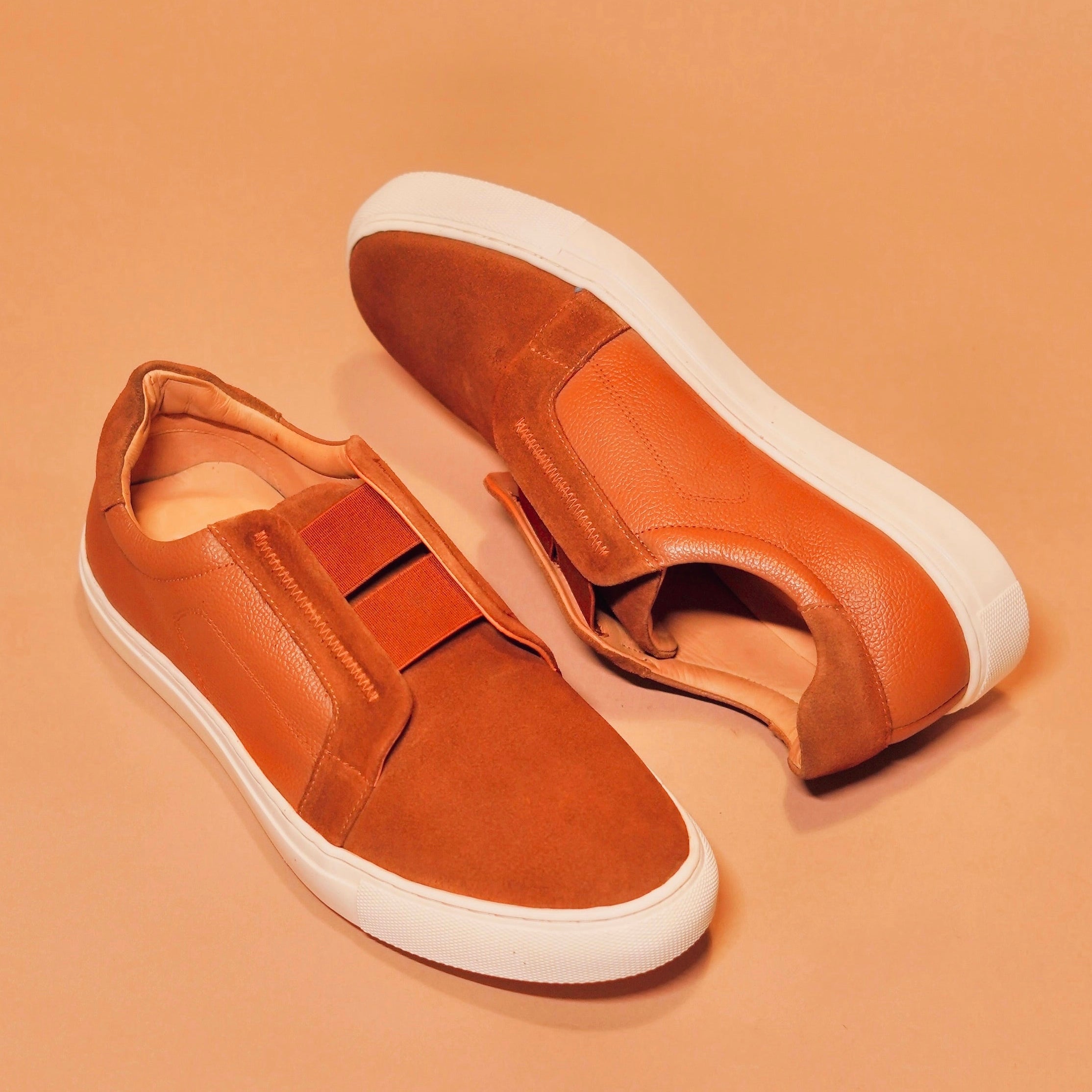 Scarpo Tobacco | Tobacco suede slip-on sneakers
