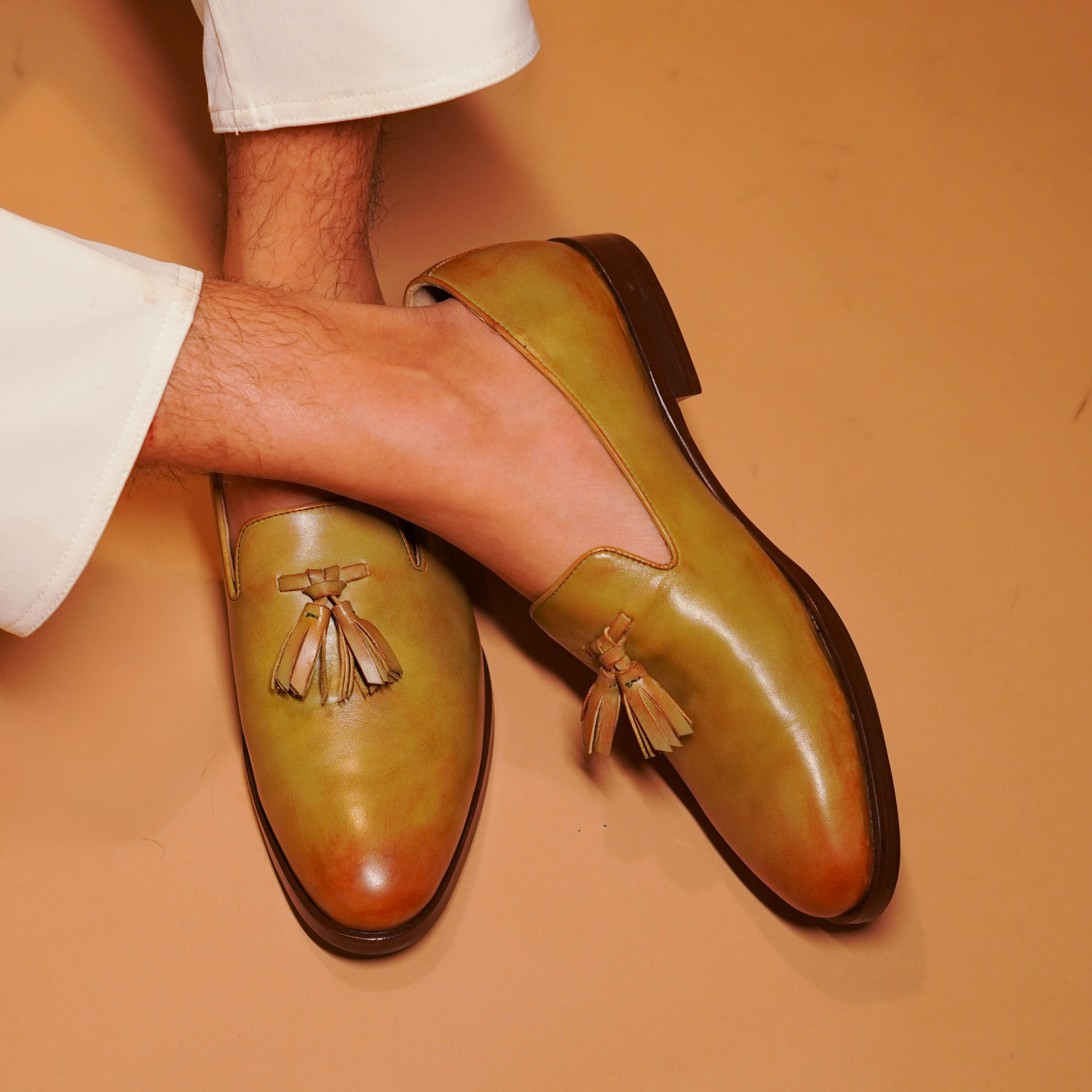 Giovane | Handpainted olive-brown tassel leather loafer