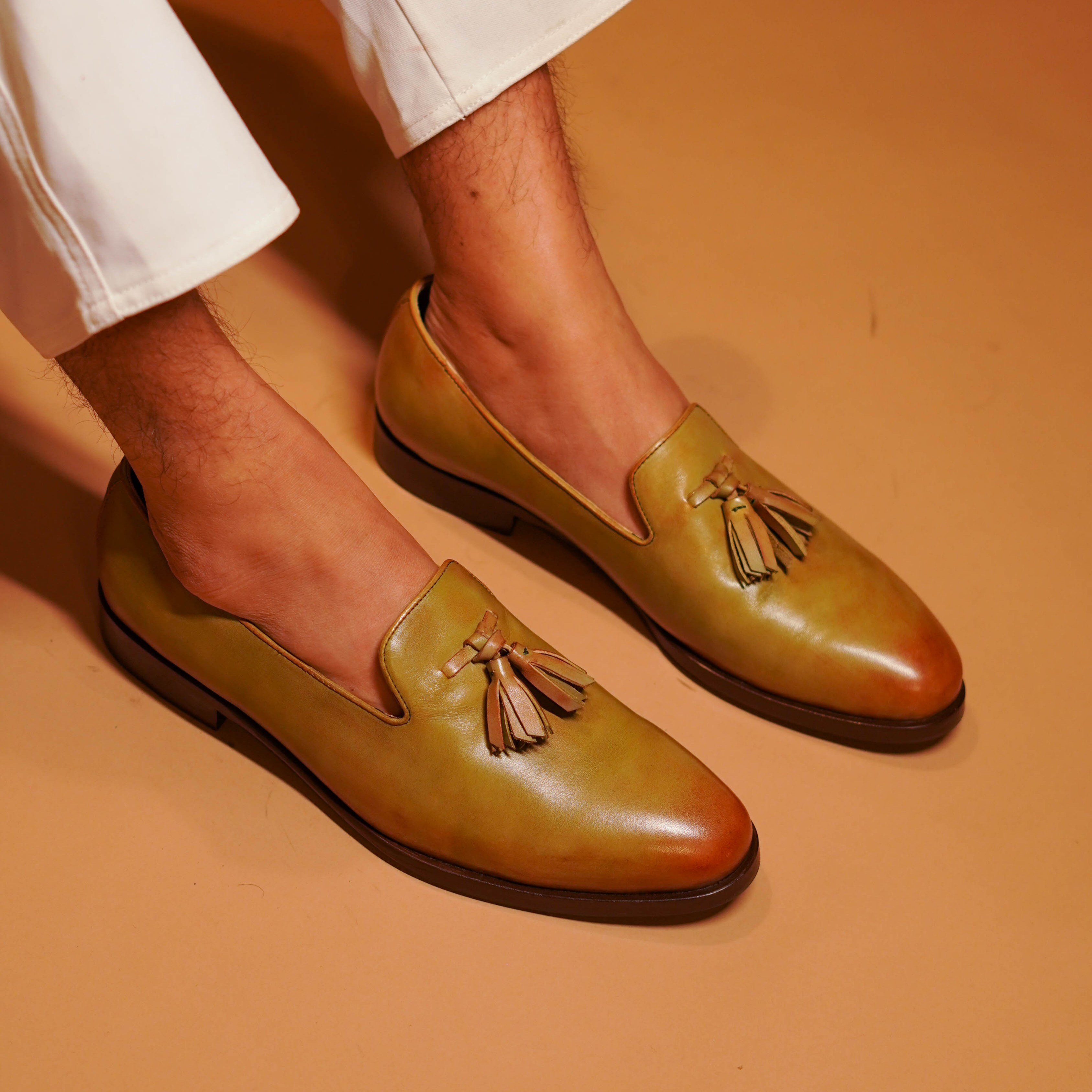 Giovane | Handpainted olive-brown tassel leather loafer