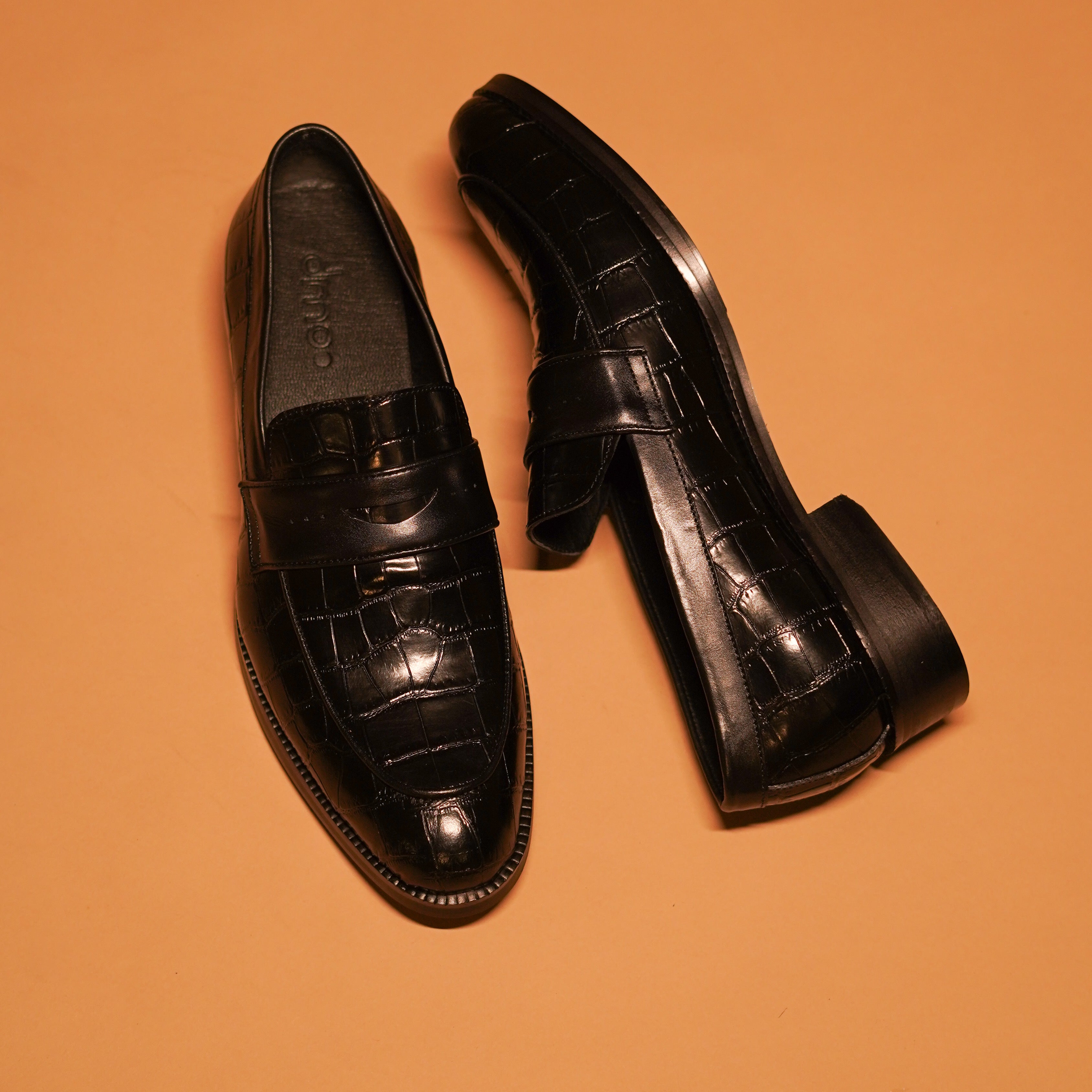Motivo Crocco luxury crock print penny loafer with classic leather strap and round toe shape.
