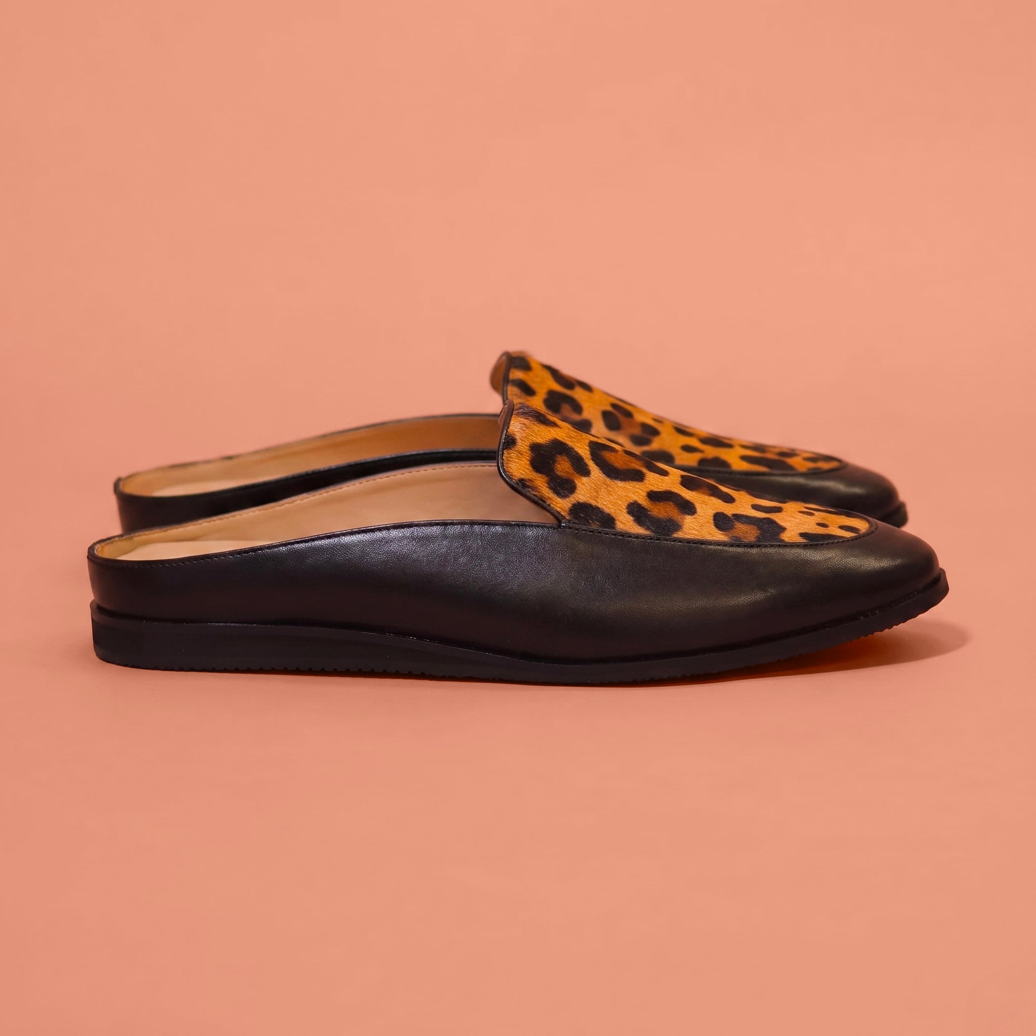 Hoffler Leopardo Nero black genuine leather mule with leopard print vamp