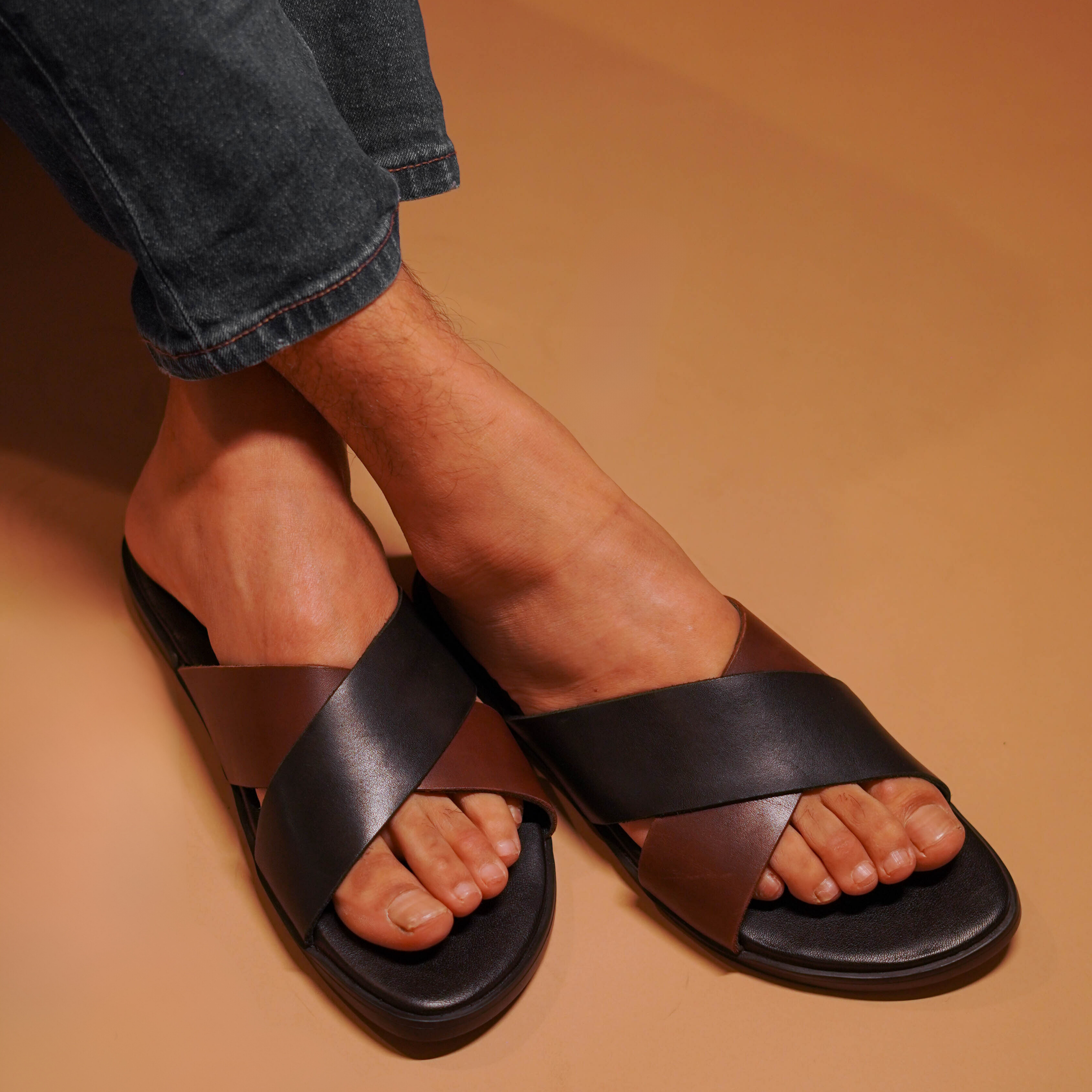 Pelle Espana | Black and Brown full-grain leather chappal