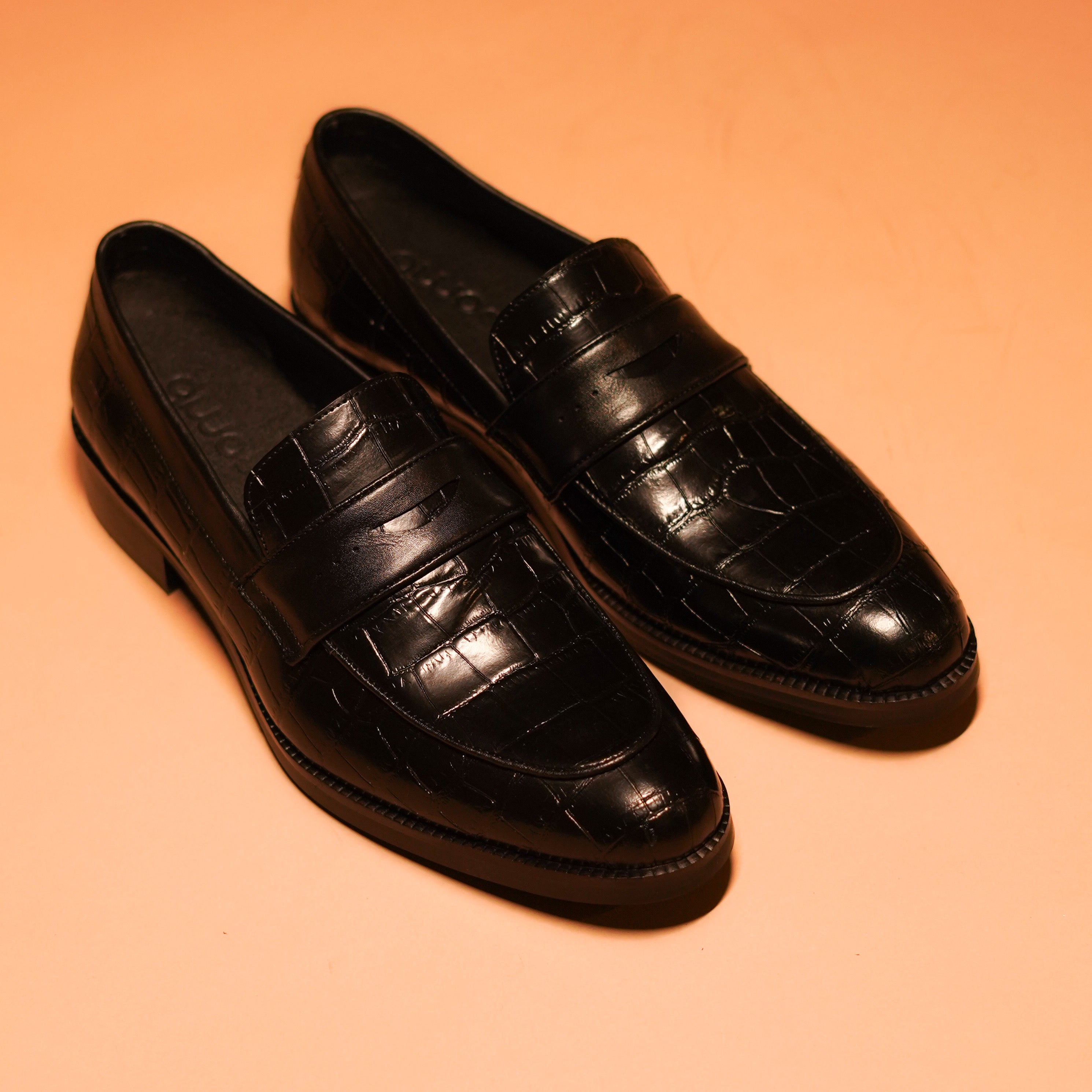 Elegant silhouette of Motivo Crocco penny loafer showcasing premium comfort and sleek design.