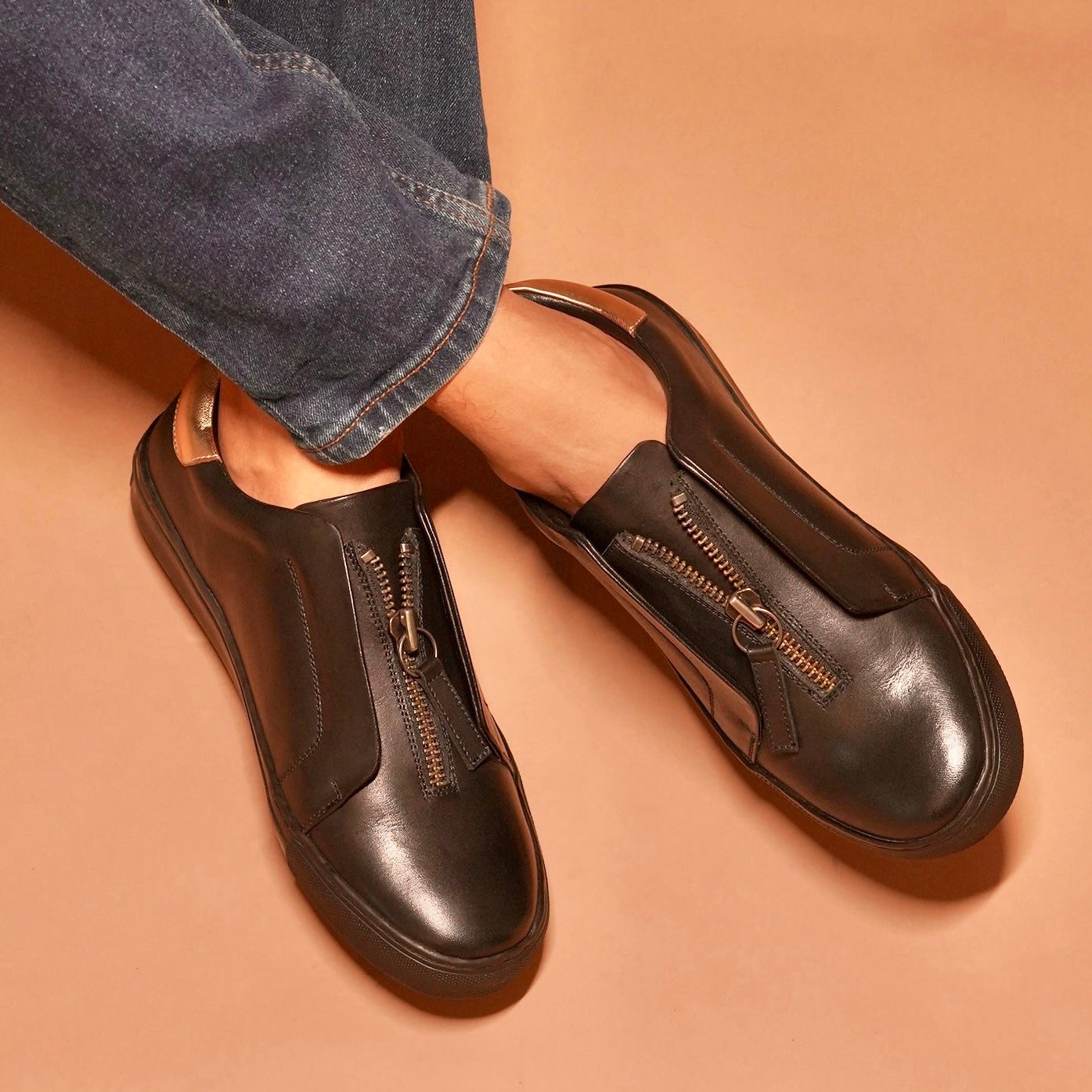 Pigro Nero | Black and gold zip-up leather sneakers