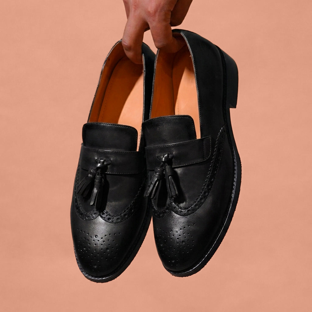 Motivo Nero black tassel loafer for men