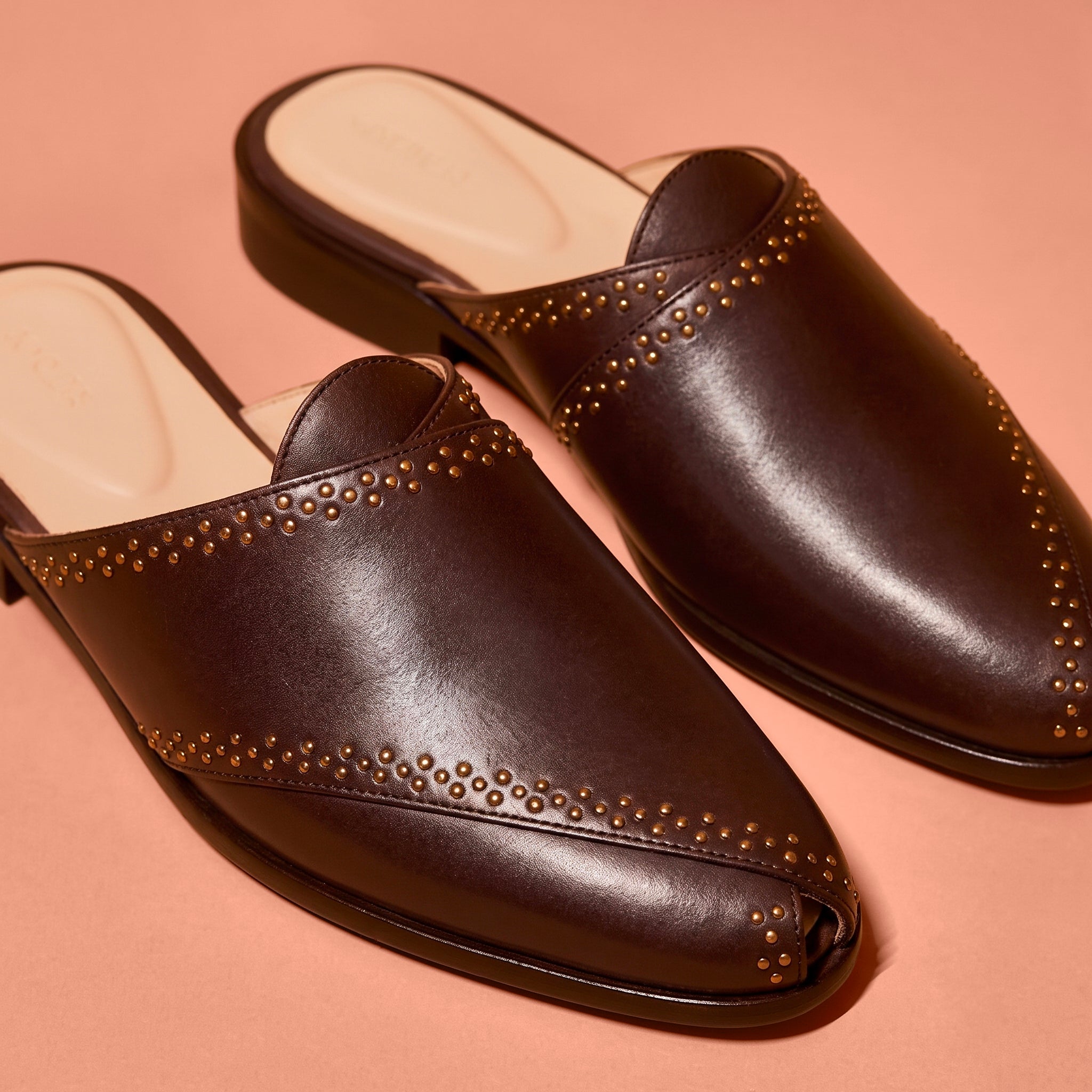 Close-up of golden stud accents and dark brown leather detailing on Hoffler Bruno Scuro