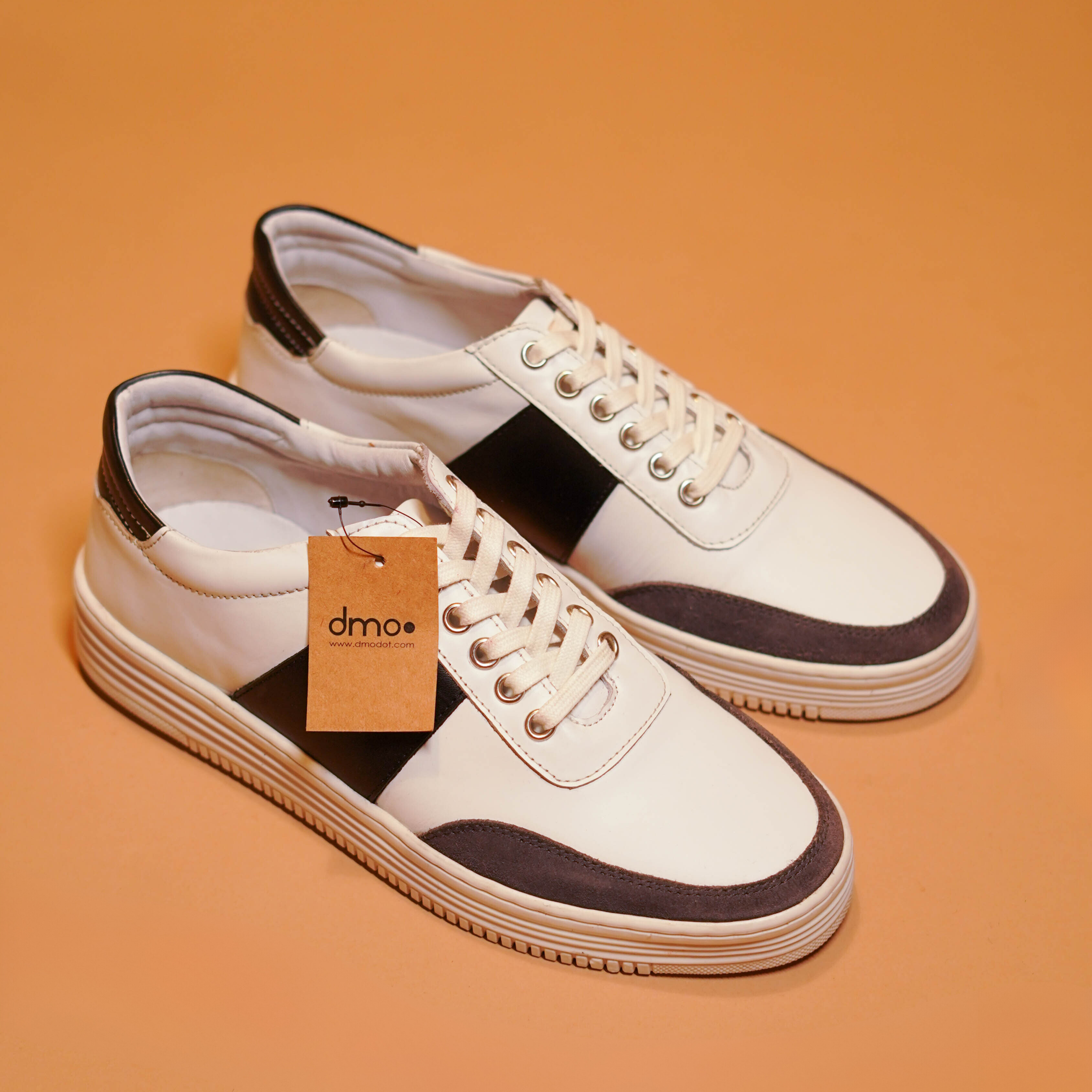 Tranquillo | Black and white light weight suede and leather sneaker