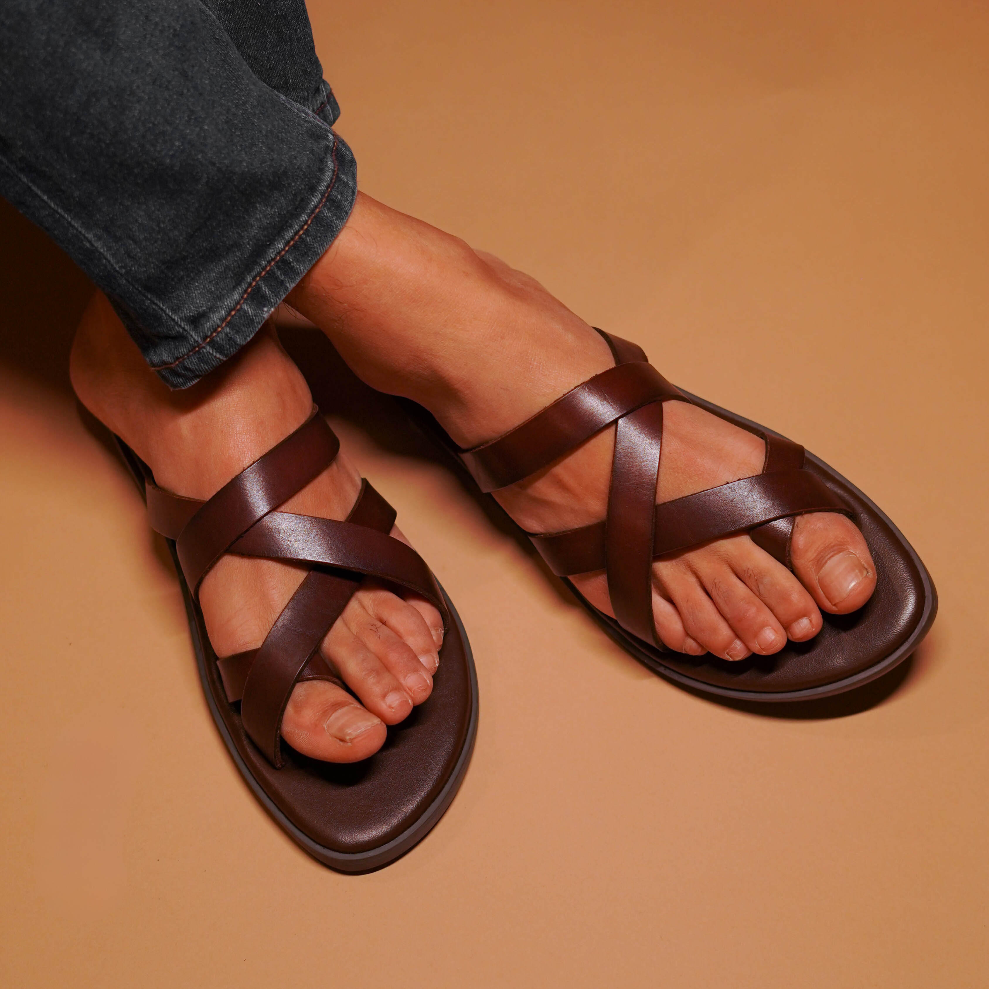 Pelle Chocro | Chocolate leather vintage chappals