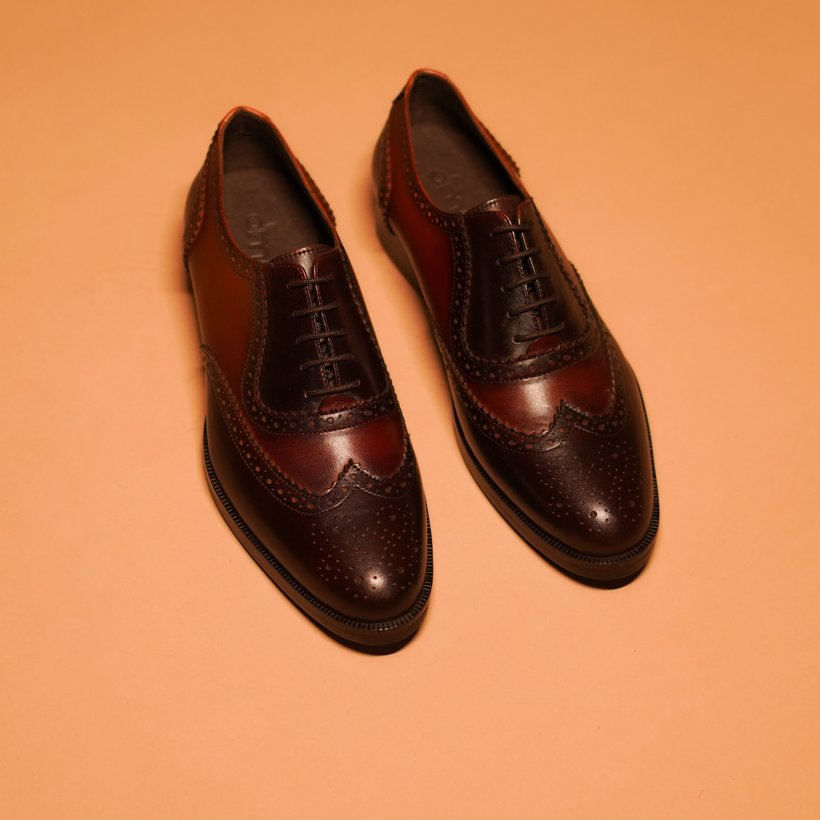 Detailed view of Classico Bruno's exquisite dual-tone leather finish and Italian toe shape craftsmanship.