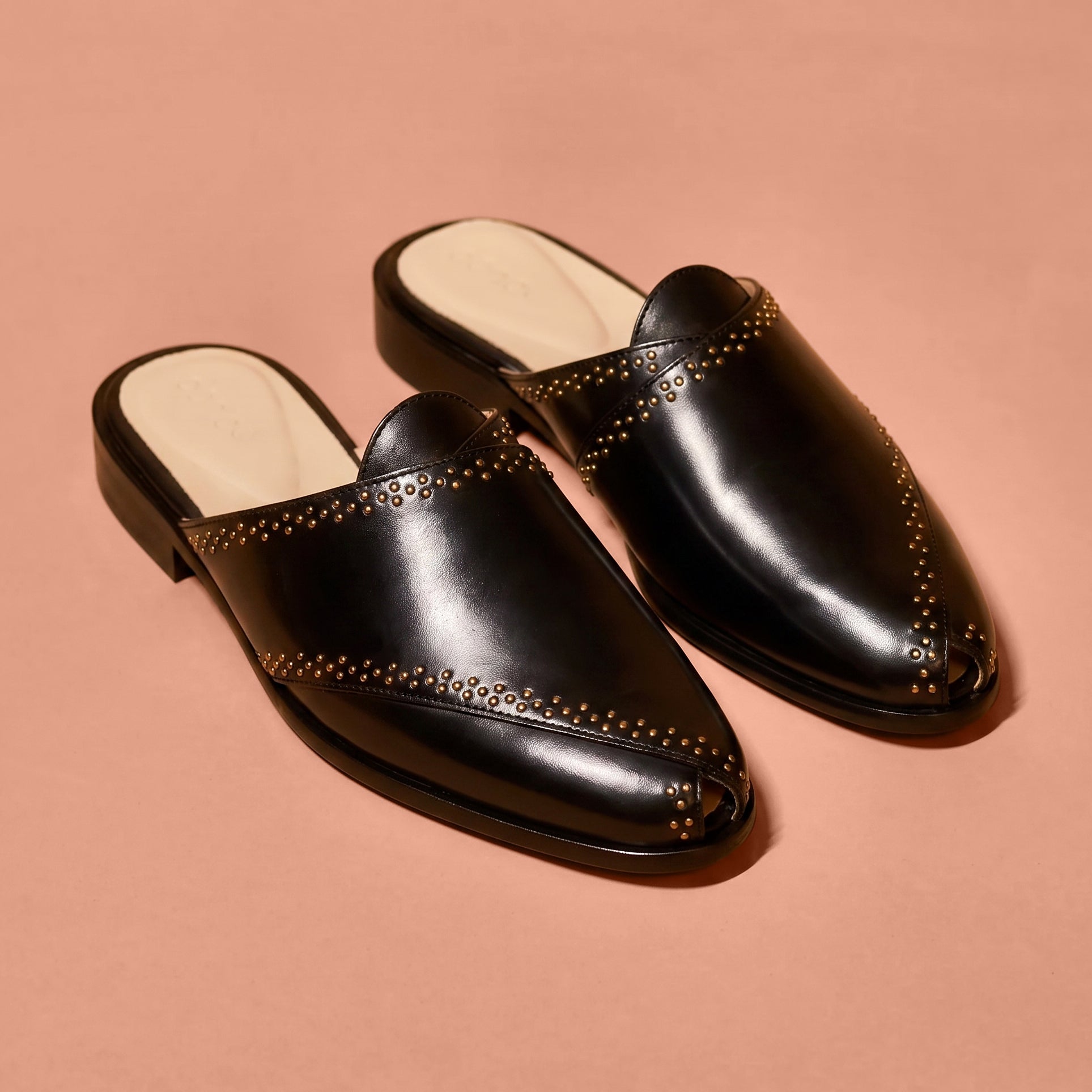 Hoffler Pesha Nero black Peshawari-style mule for men styled with traditional and Indo-western outfits