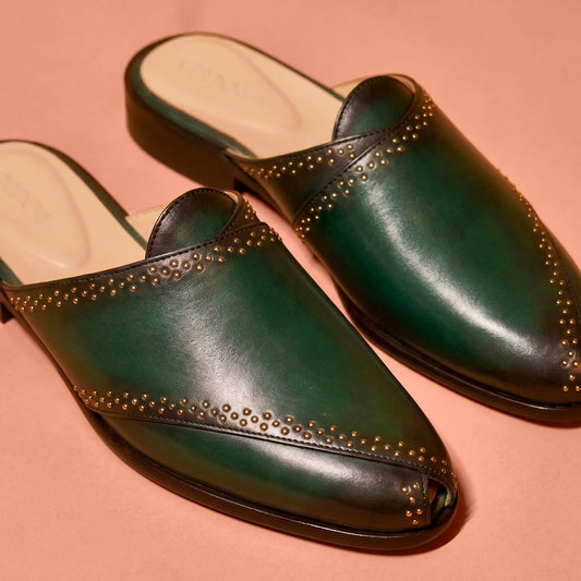 Close-up of golden stud accents and dark green leather detailing on Hoffler Verde Scuro