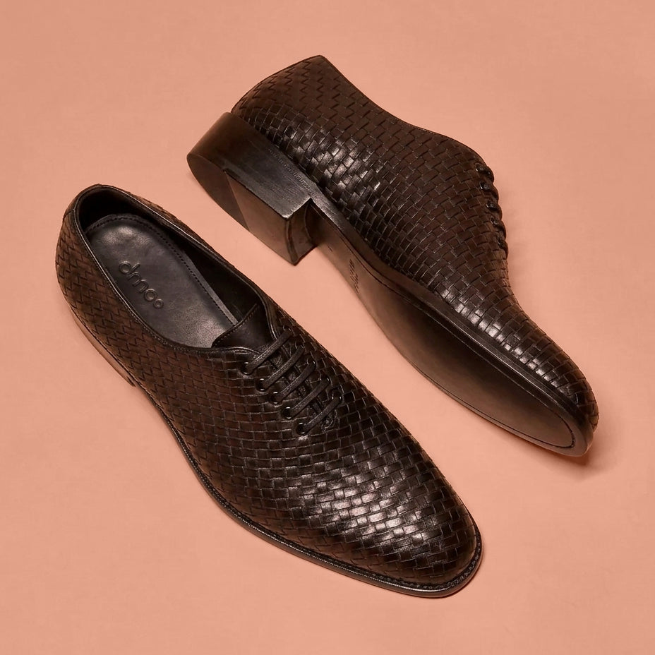 Close-up of woven leather detailing on Alto Tesso Nero
