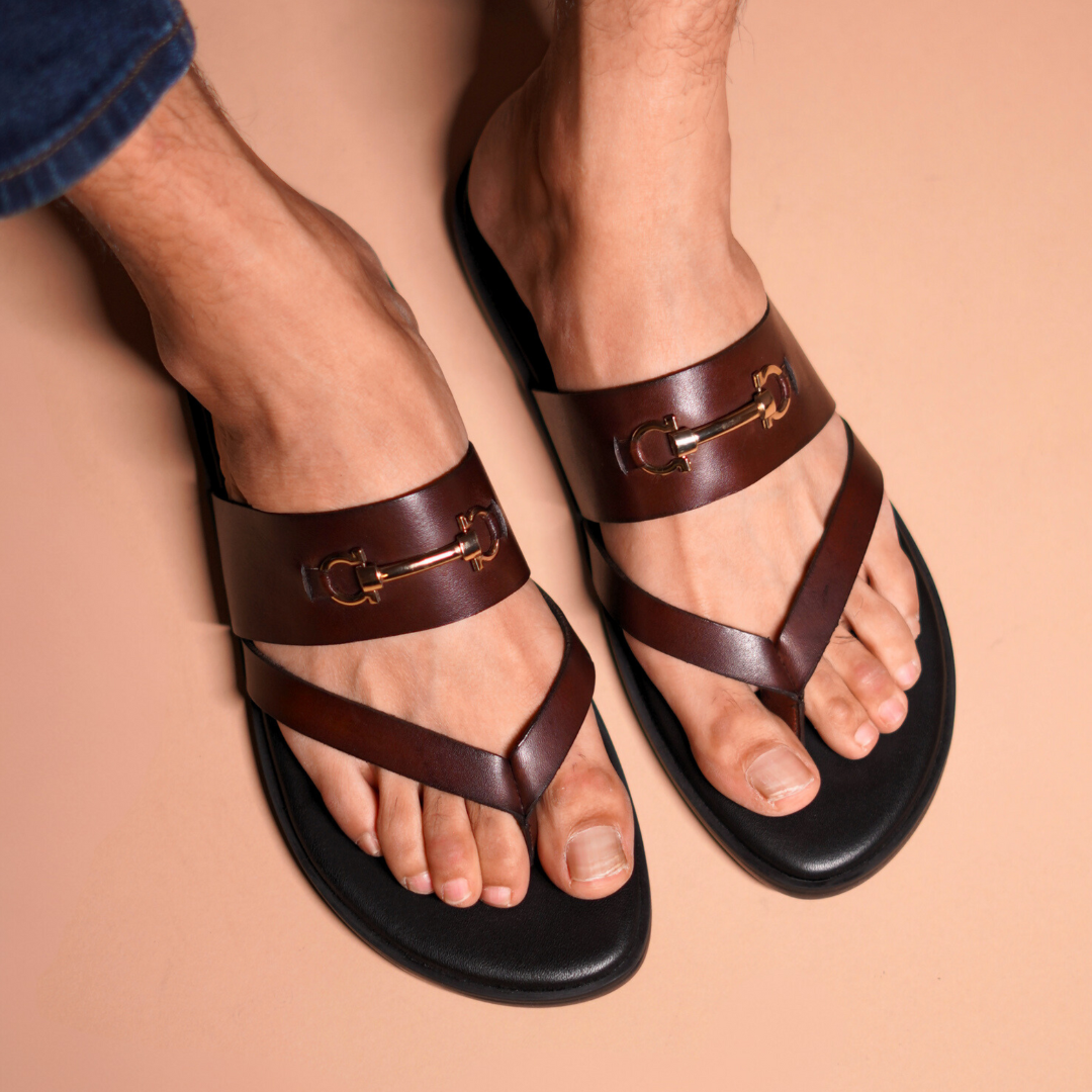 Pelle Fibio Bruno | Brown horsebit buckle leather chappals