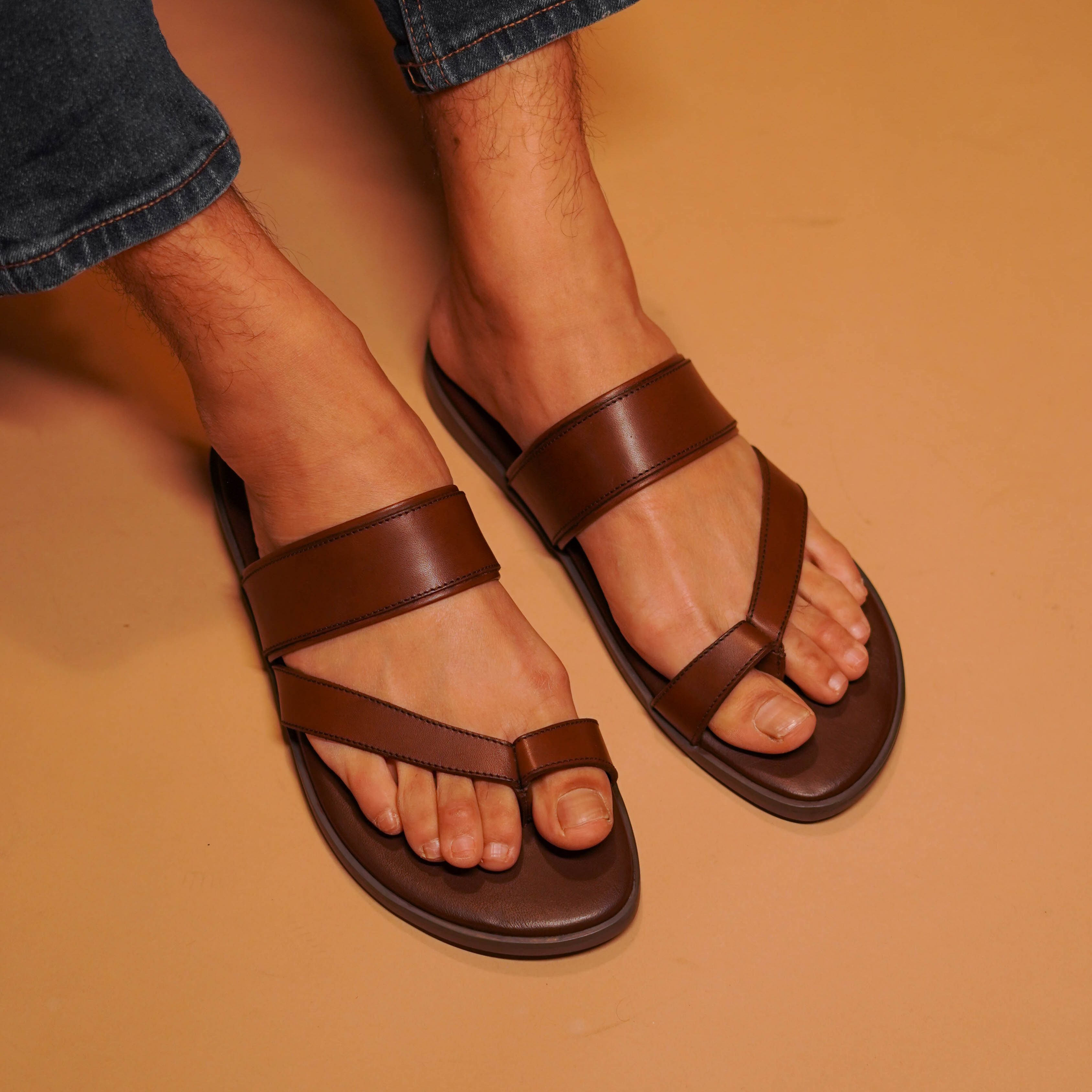 Pelle Francio Marrone | Brown leather sandals with toe-loop