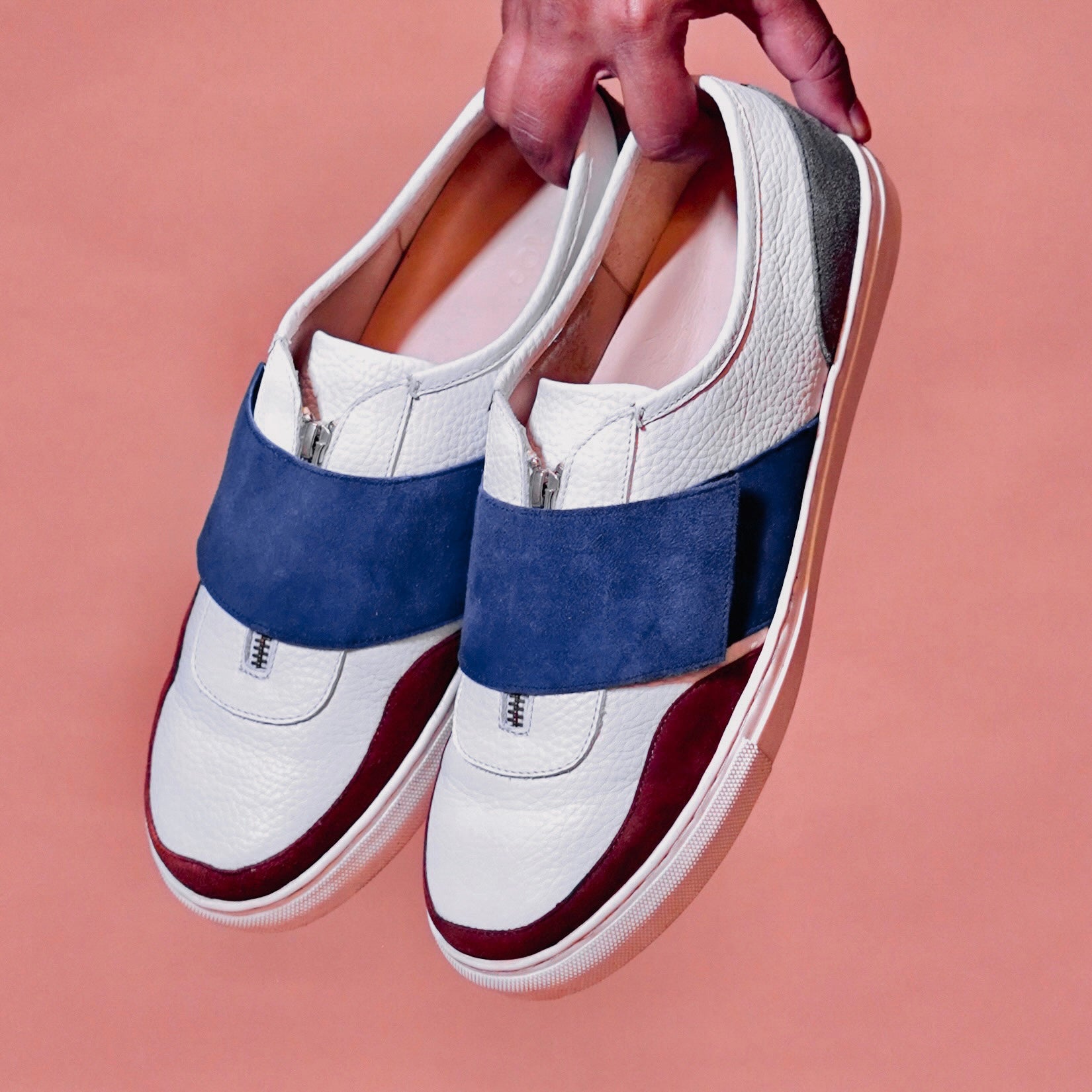 Scarpo Zippo Azzuro – White Leather Sneakers with Navy Strap & Zip Closure