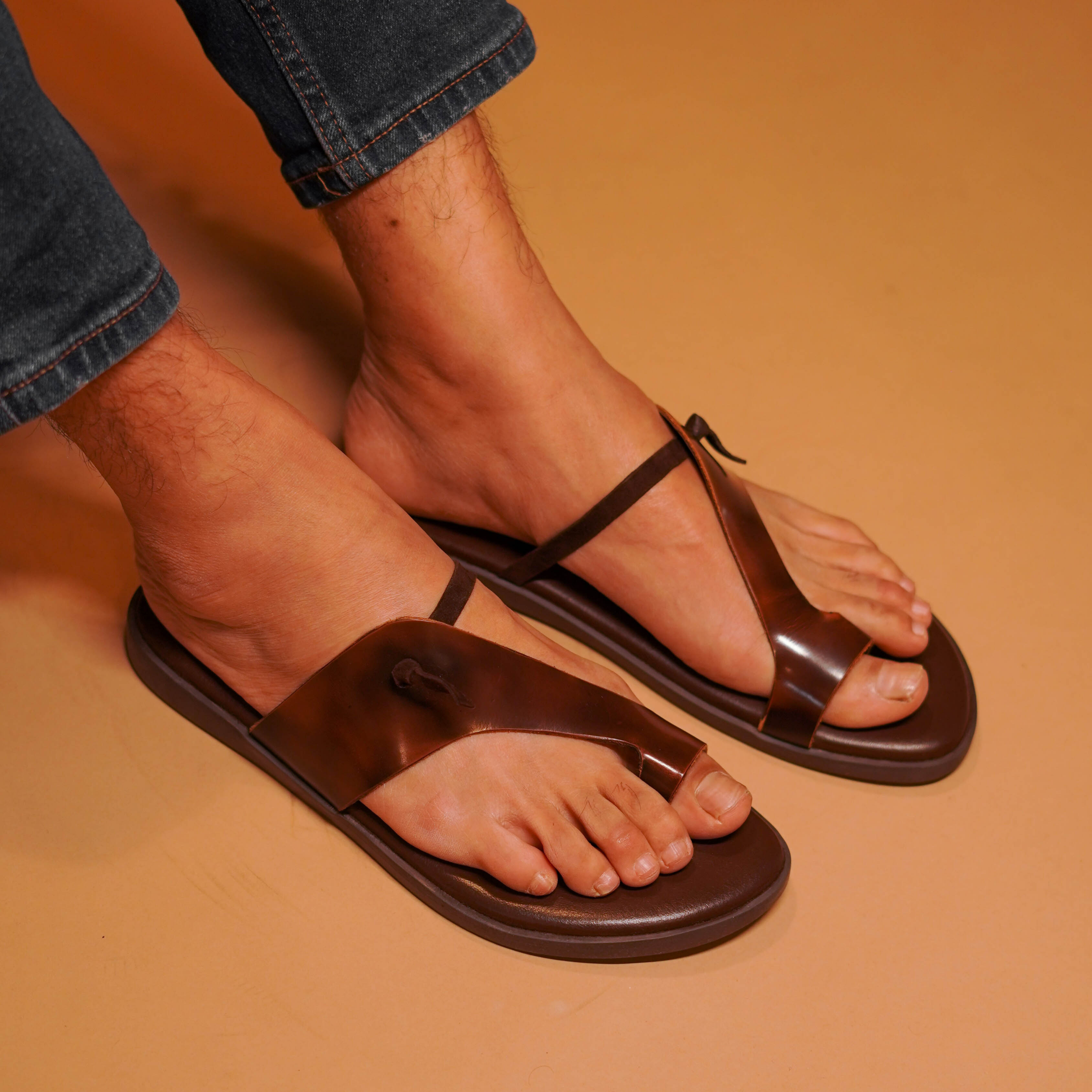 Pelle Mino Chocro | Modern brown leather chappal