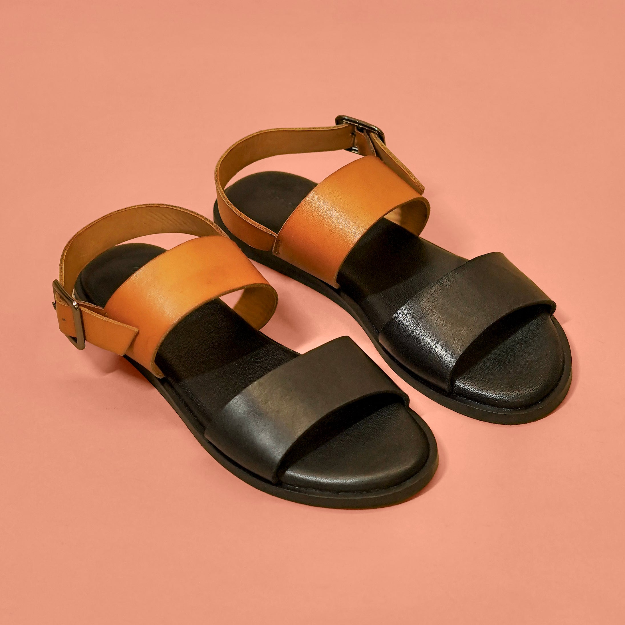 Pelle Doppio (Women) | Black and Tan Leather Chappal