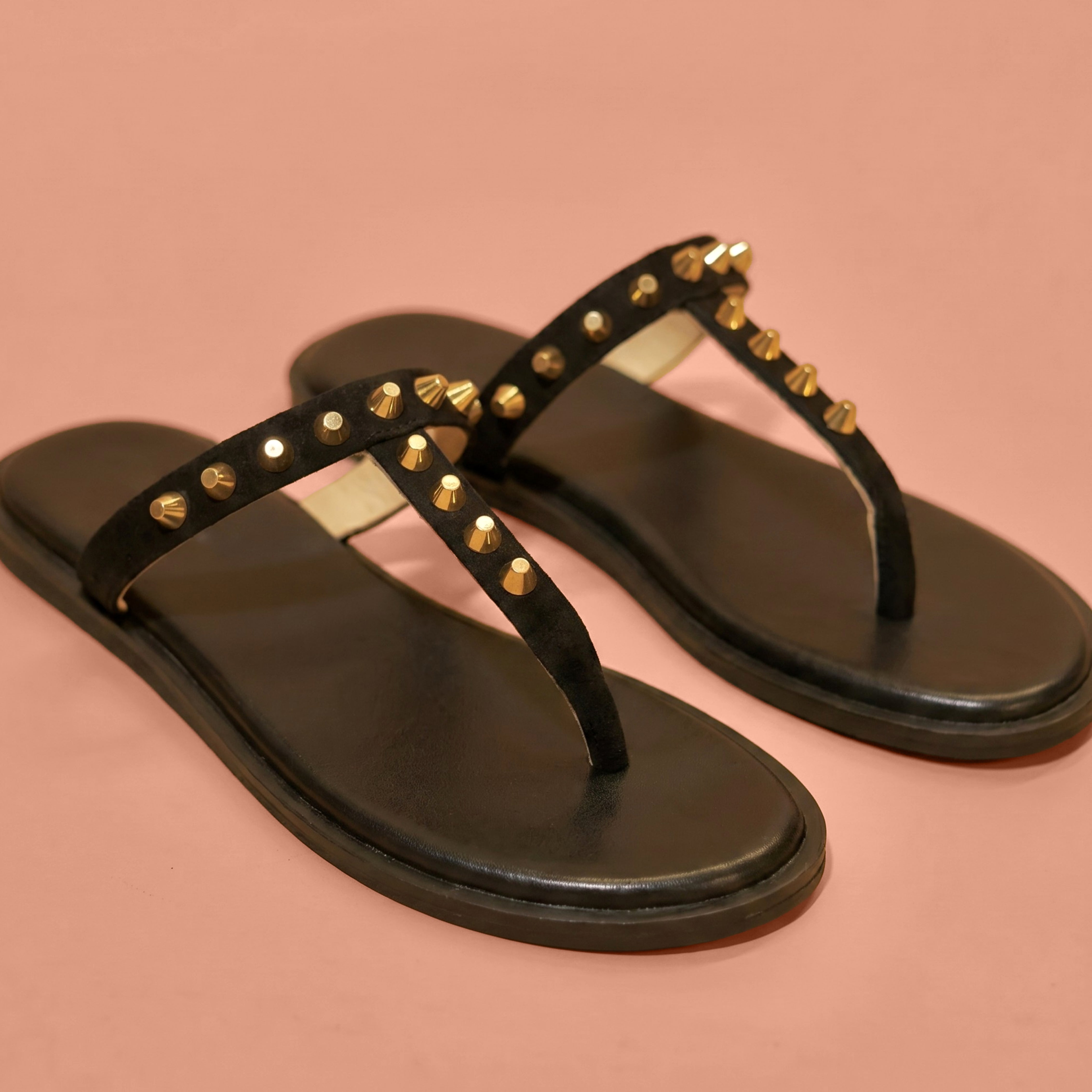 Pelle Nera Diva – Black Suede Studded Toe-Ring Sandal for Women