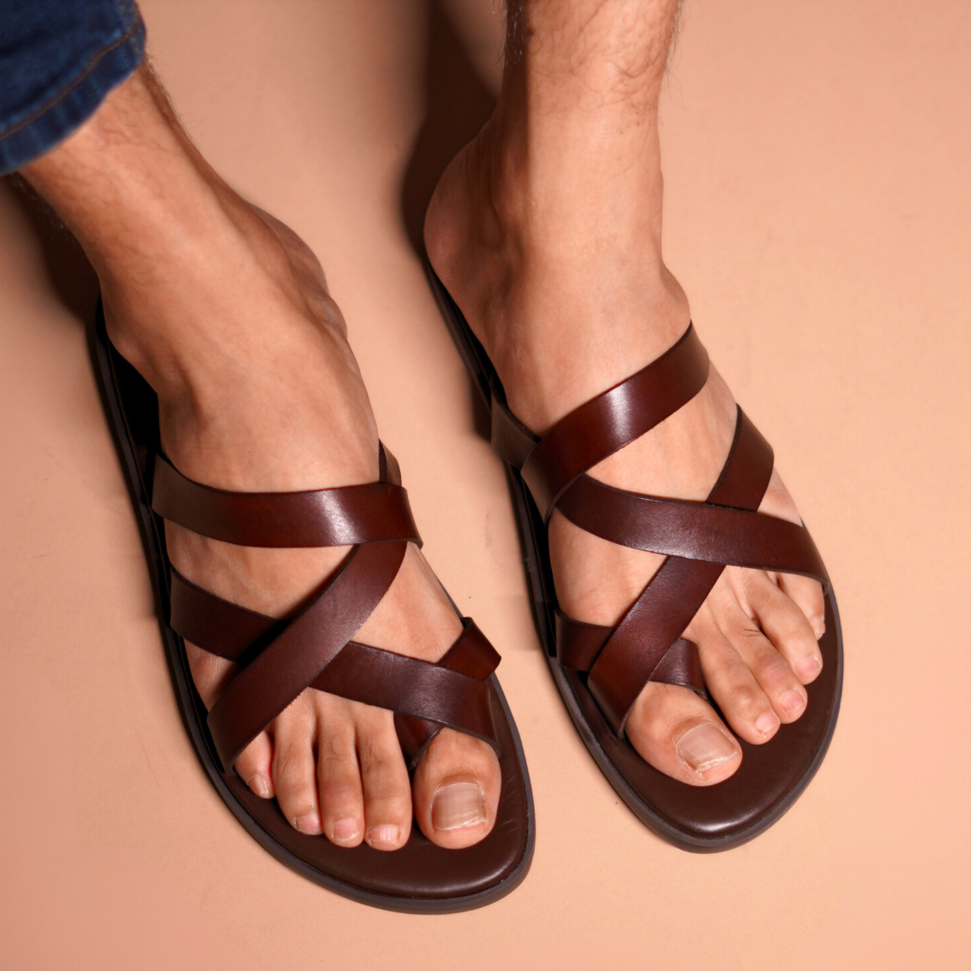 Pelle Chocro | Chocolate leather vintage chappals