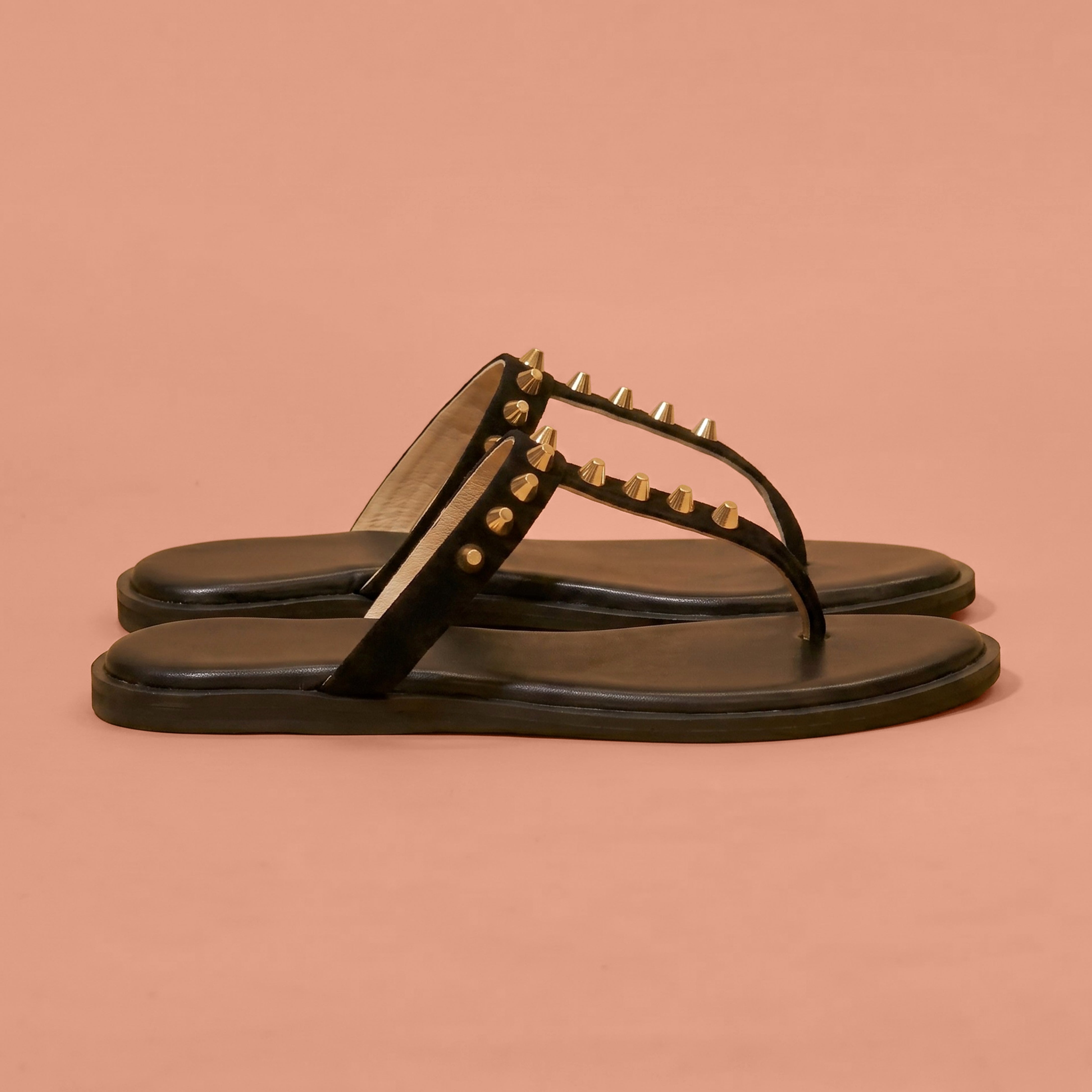 Pelle Nera Diva – Black Suede Studded Toe-Ring Sandal for Women