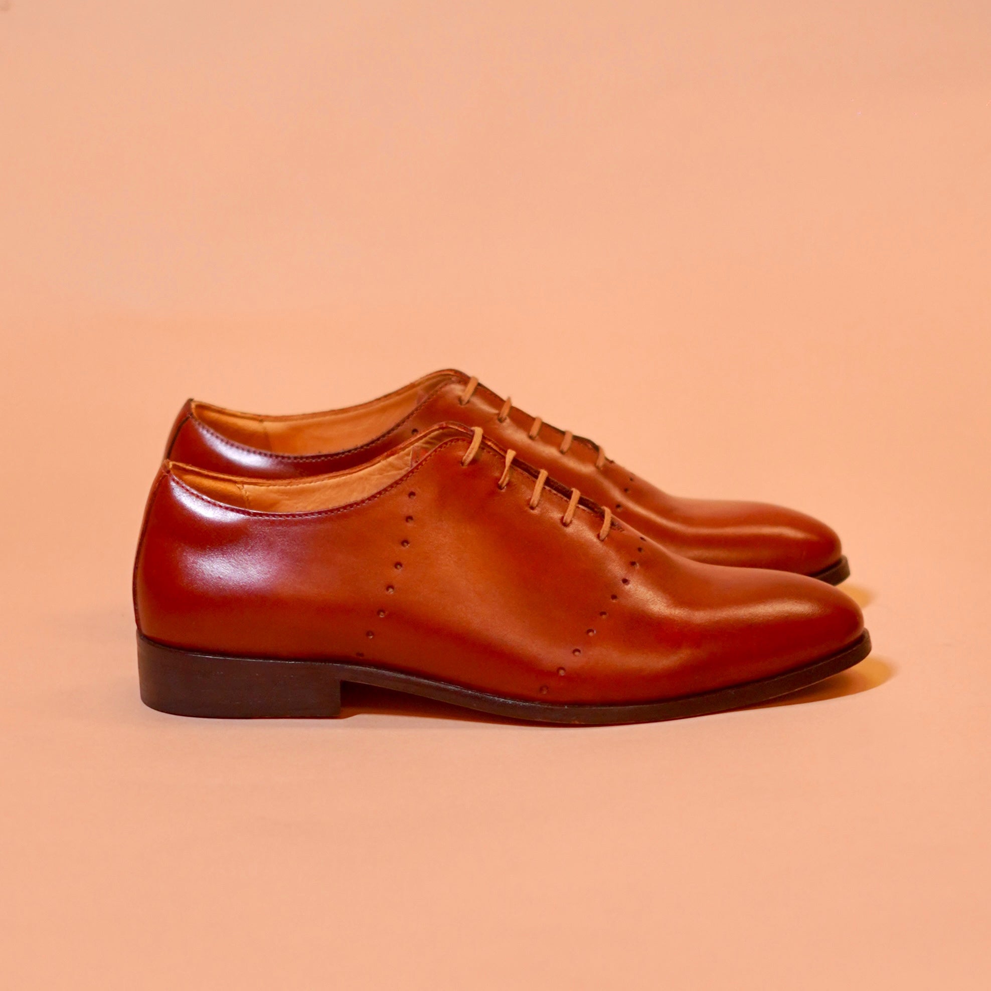 Netto | Dark Tan leather Oxfords with minimal detail