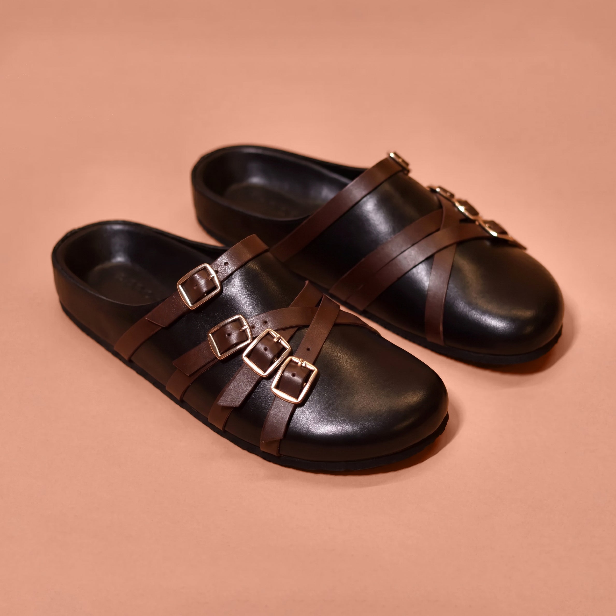 Black leather mule with brown straps