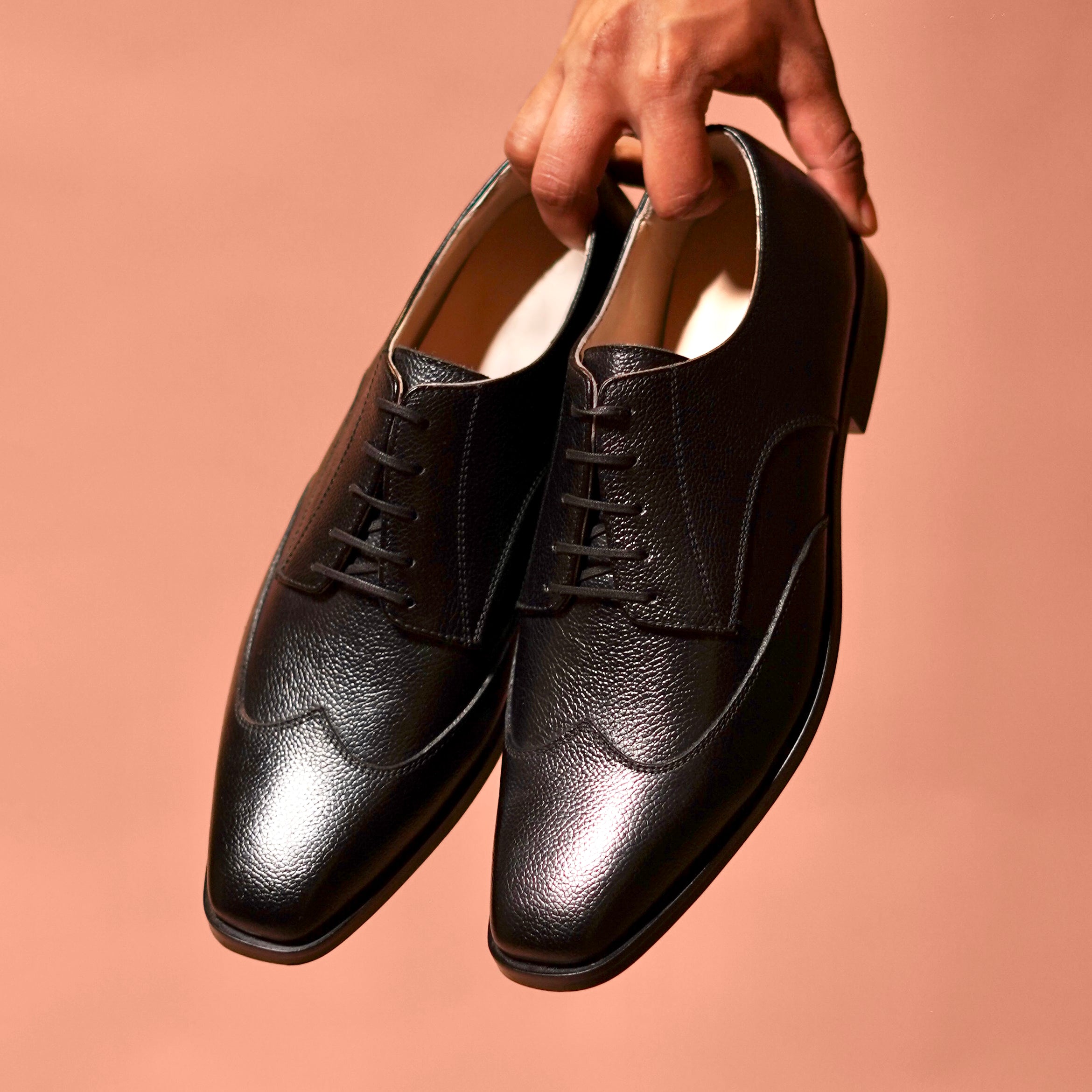 Carbo Nero | Black milled leather wingtip Derbys