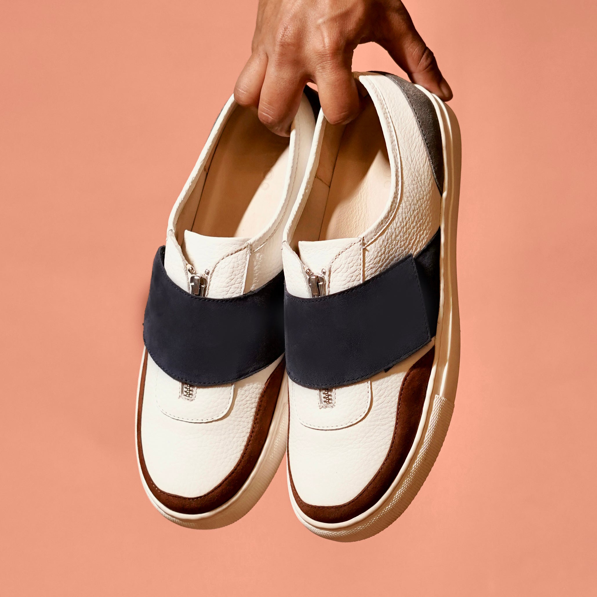 Scarpo Zippo Azzuro – White Leather Sneakers with Navy Strap & Zip Closure