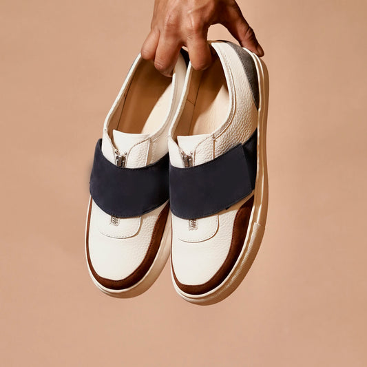 Close-up of Scarpo Zippo Azzuro leather sneakers with zip