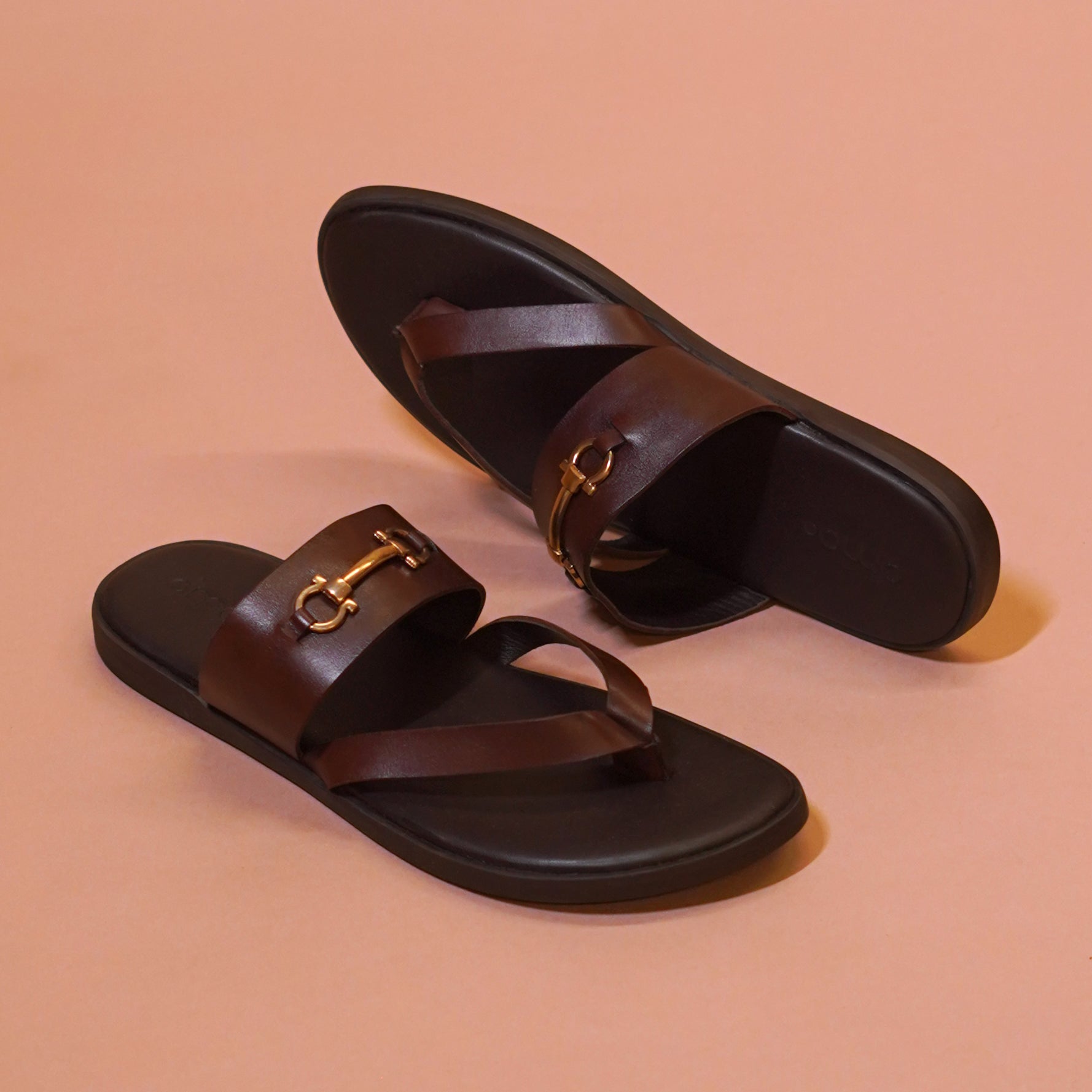 Pelle Fibio Marrone | Brown and golden leather chappals