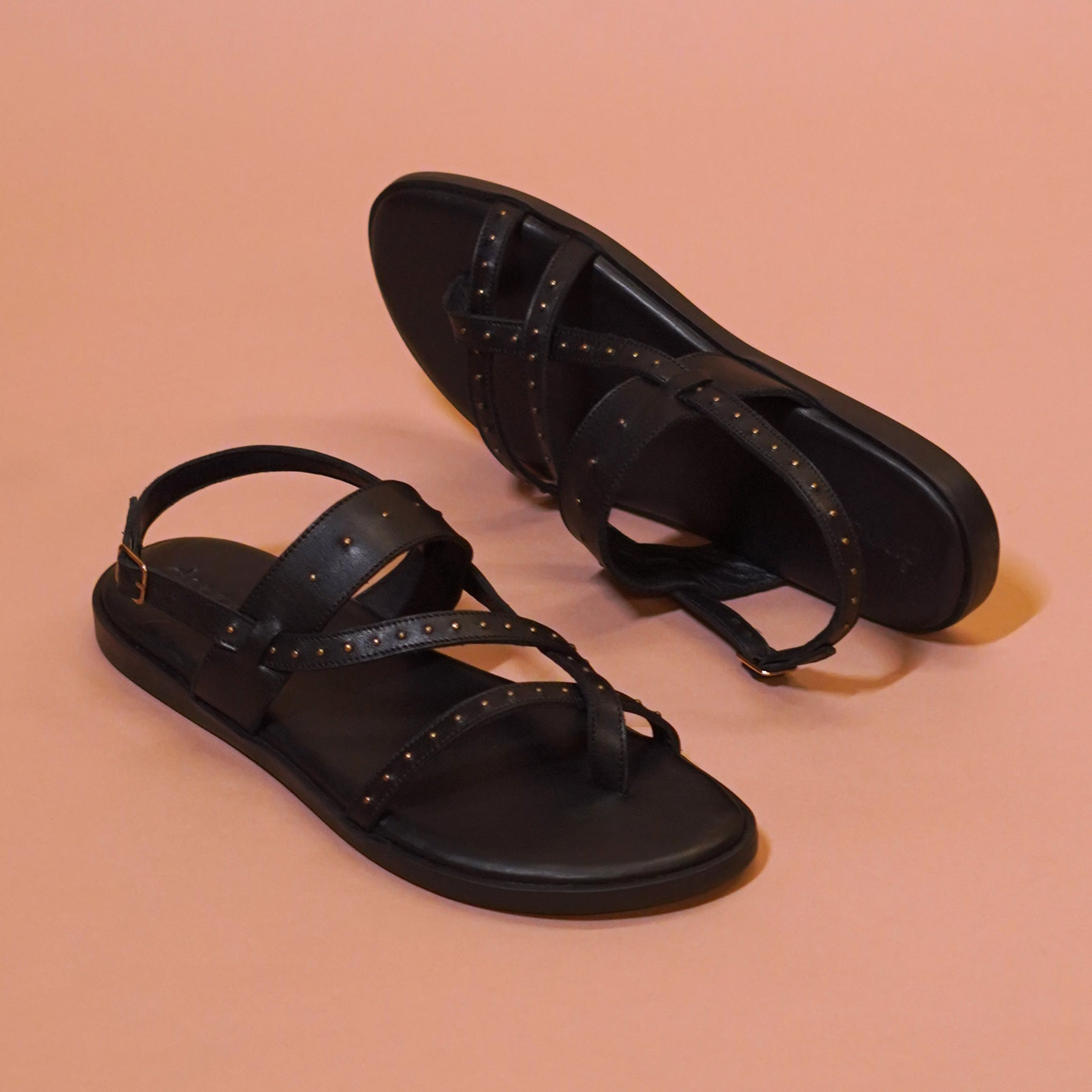 Pelle Nero Riveto | Black full-grain leather sandals