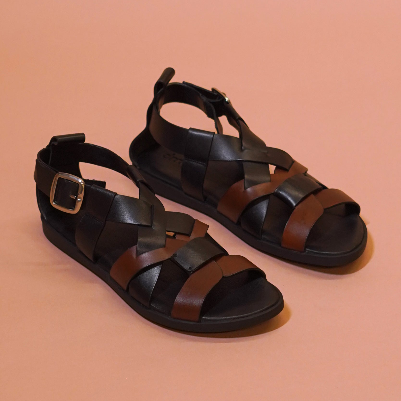 Pelle Nero Marrone | Brown and black gladiator inspired leather sandal