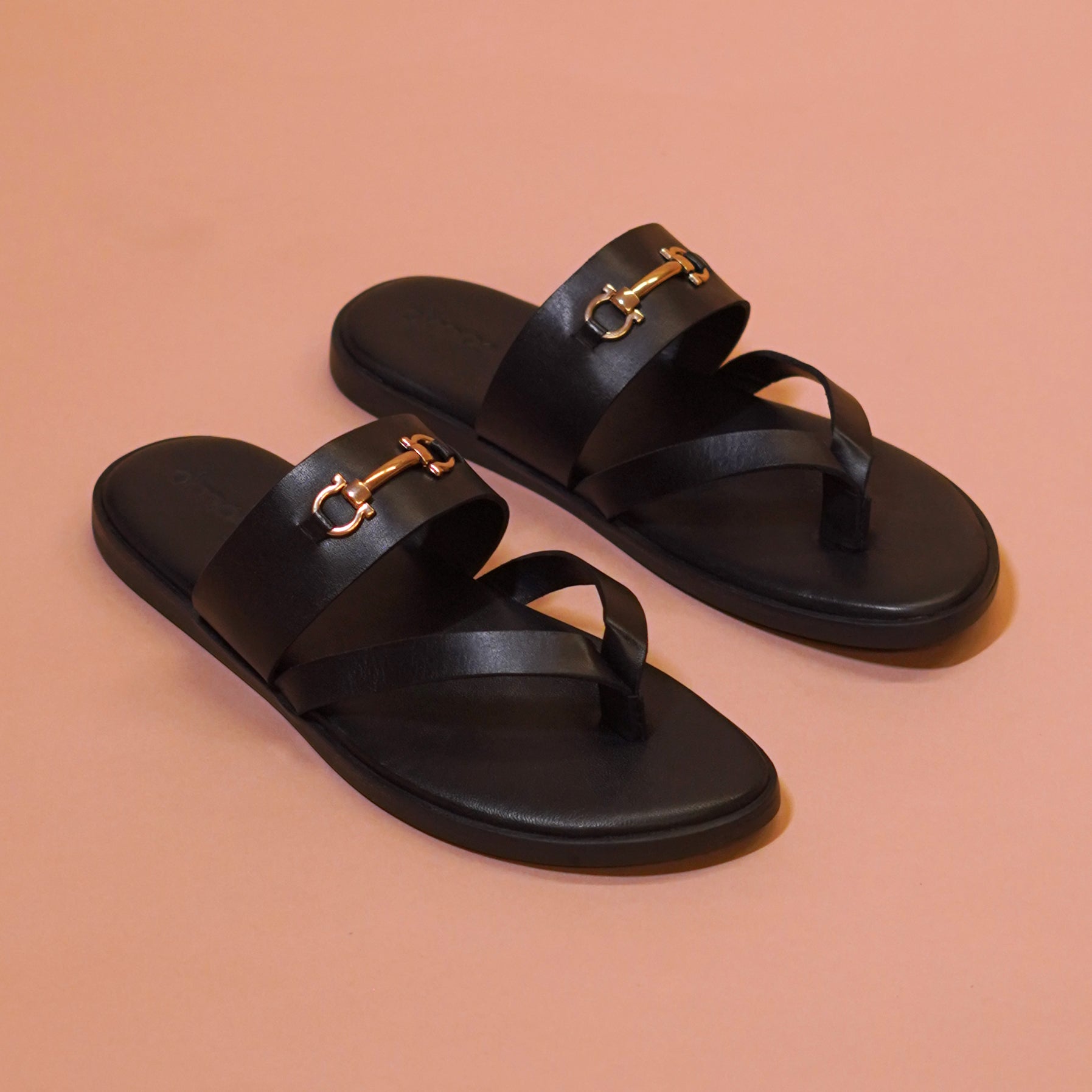 Pelle Fibio | Horsebit buckle leather chappals