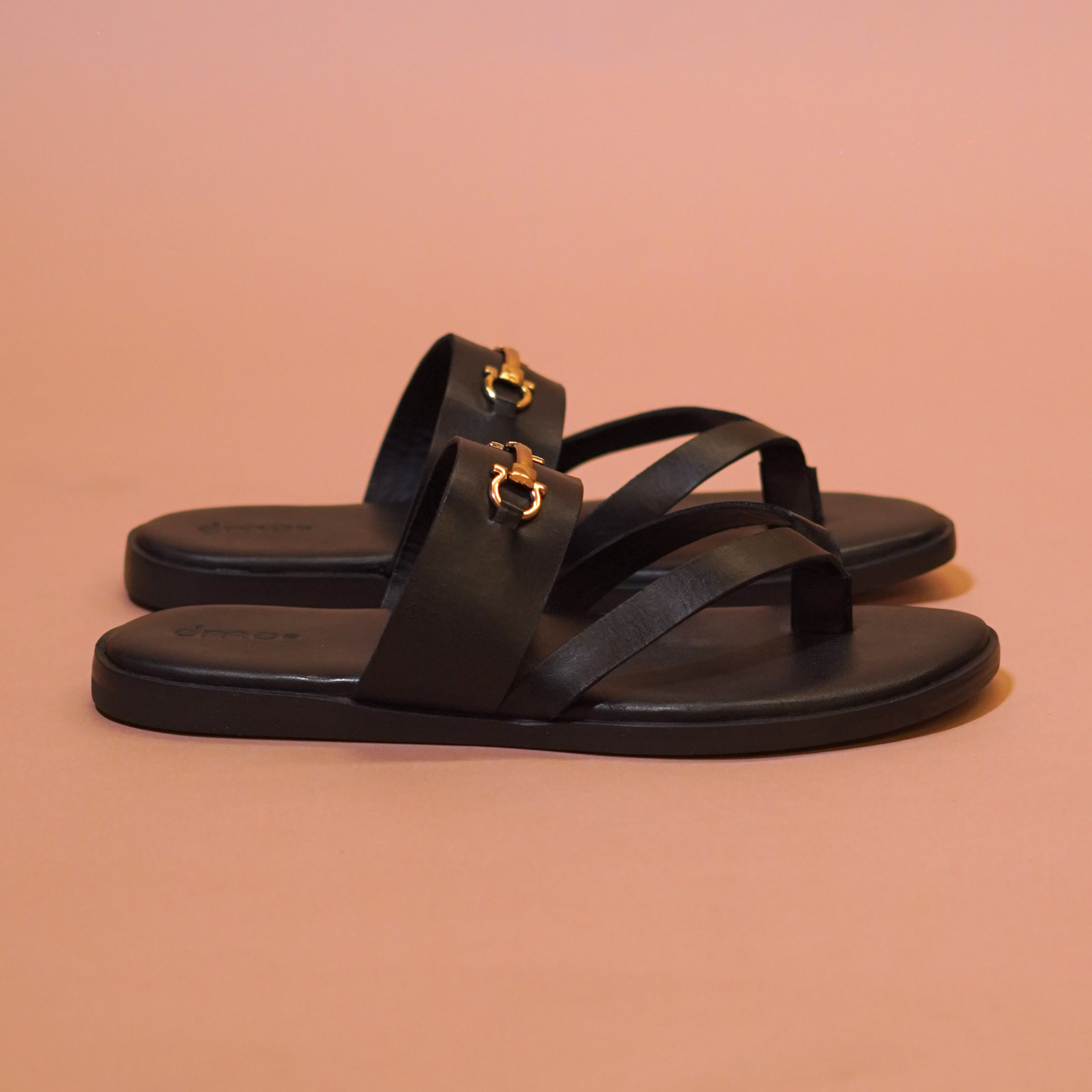 Pelle Fibio | Horsebit buckle leather chappals