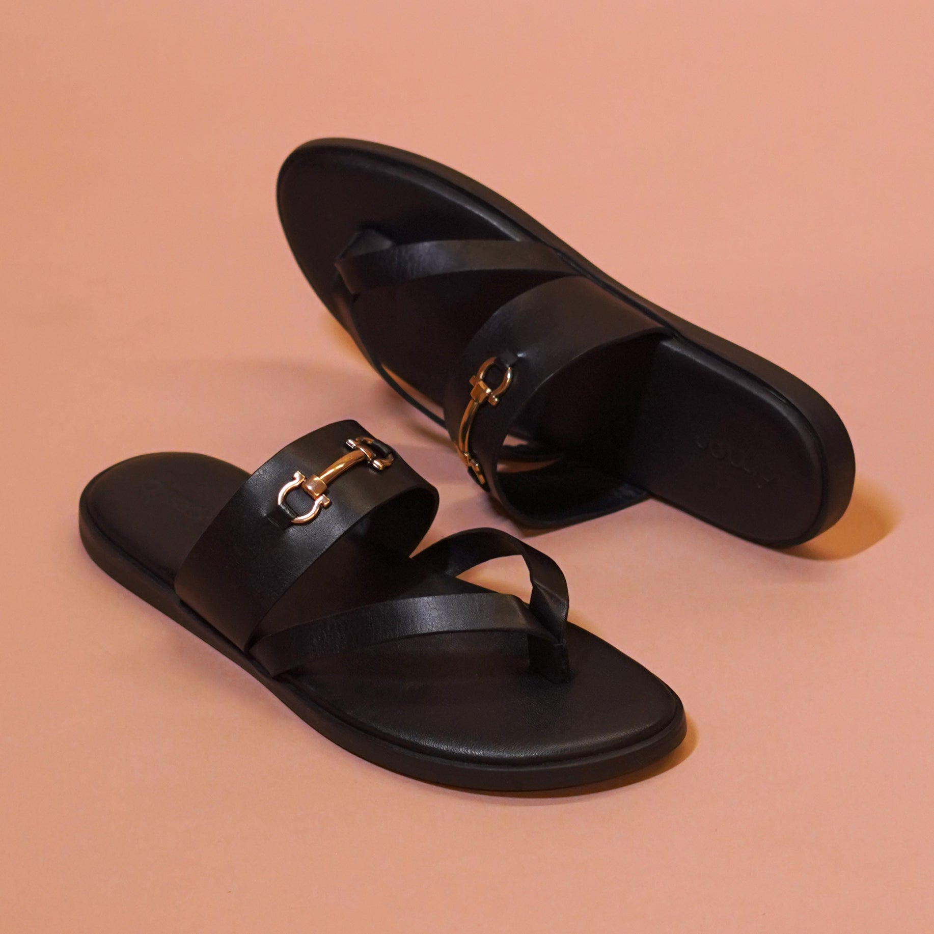Pelle Fibio | Horsebit buckle leather chappals