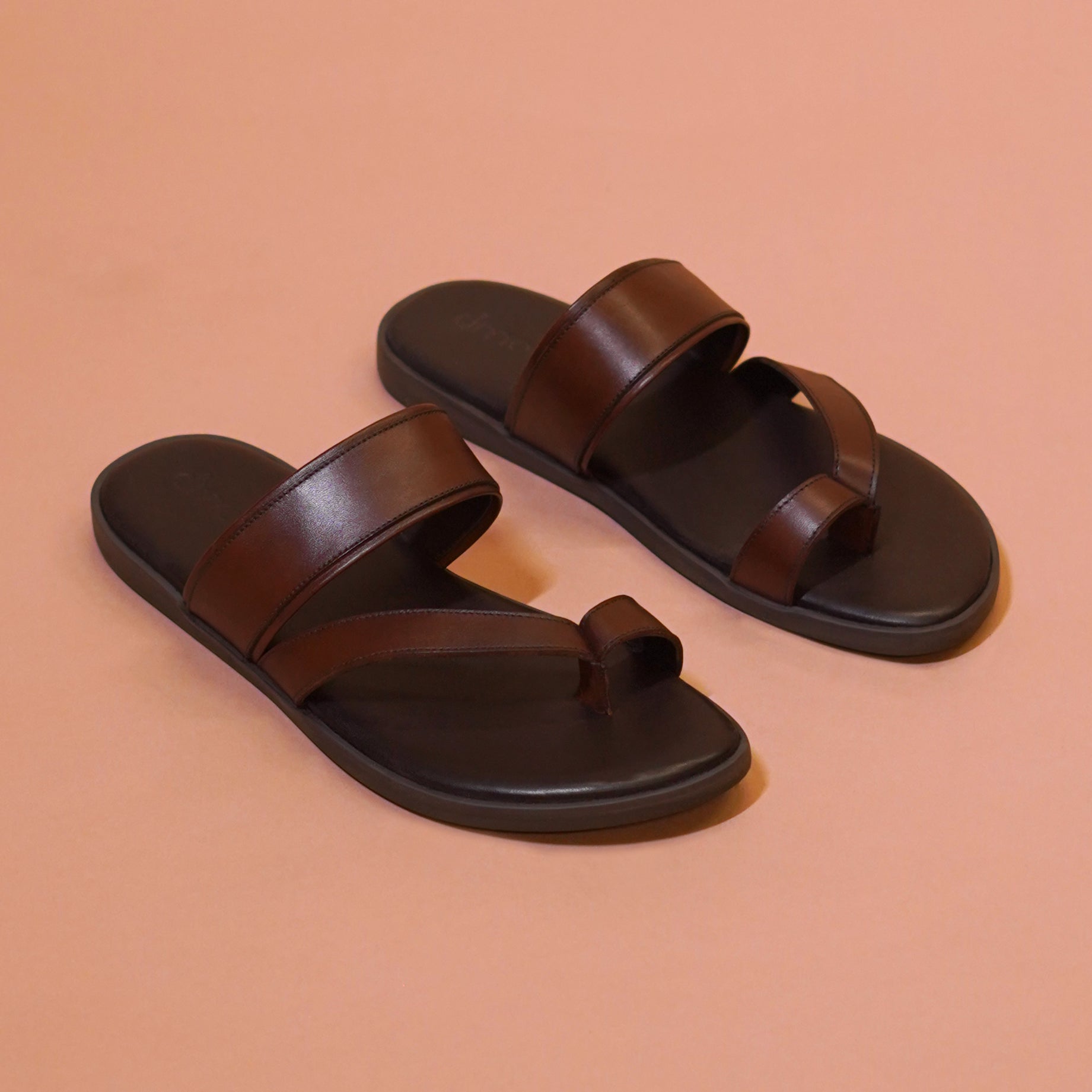 Pelle Francio Marrone | Brown leather sandals with toe-loop