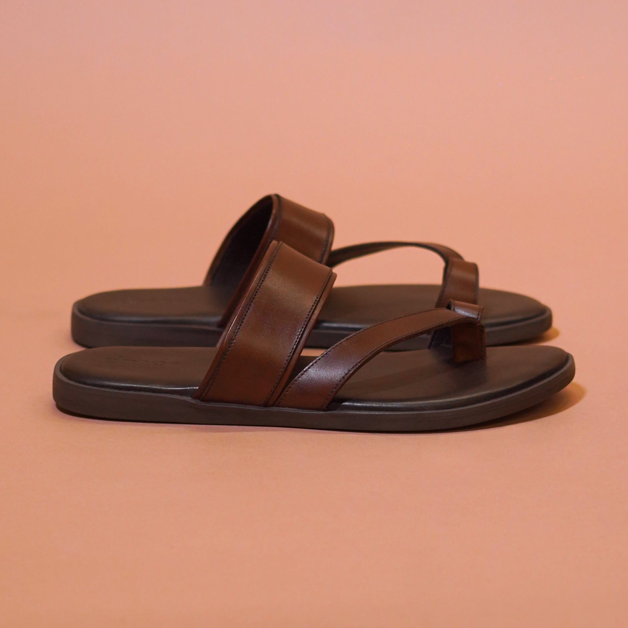 Pelle Francio Marrone | Brown leather sandals with toe-loop