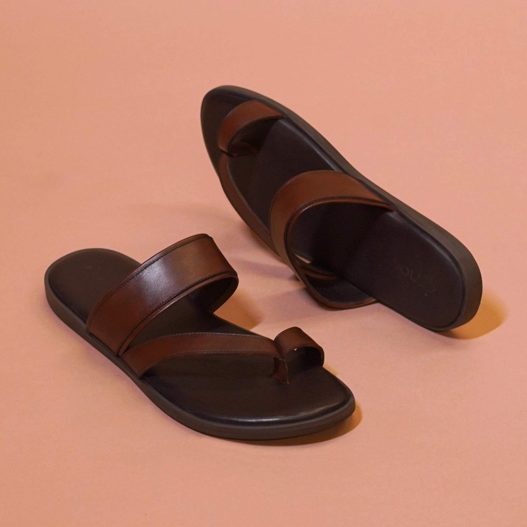 Pelle Francio Marrone | Brown leather sandals with toe-loop