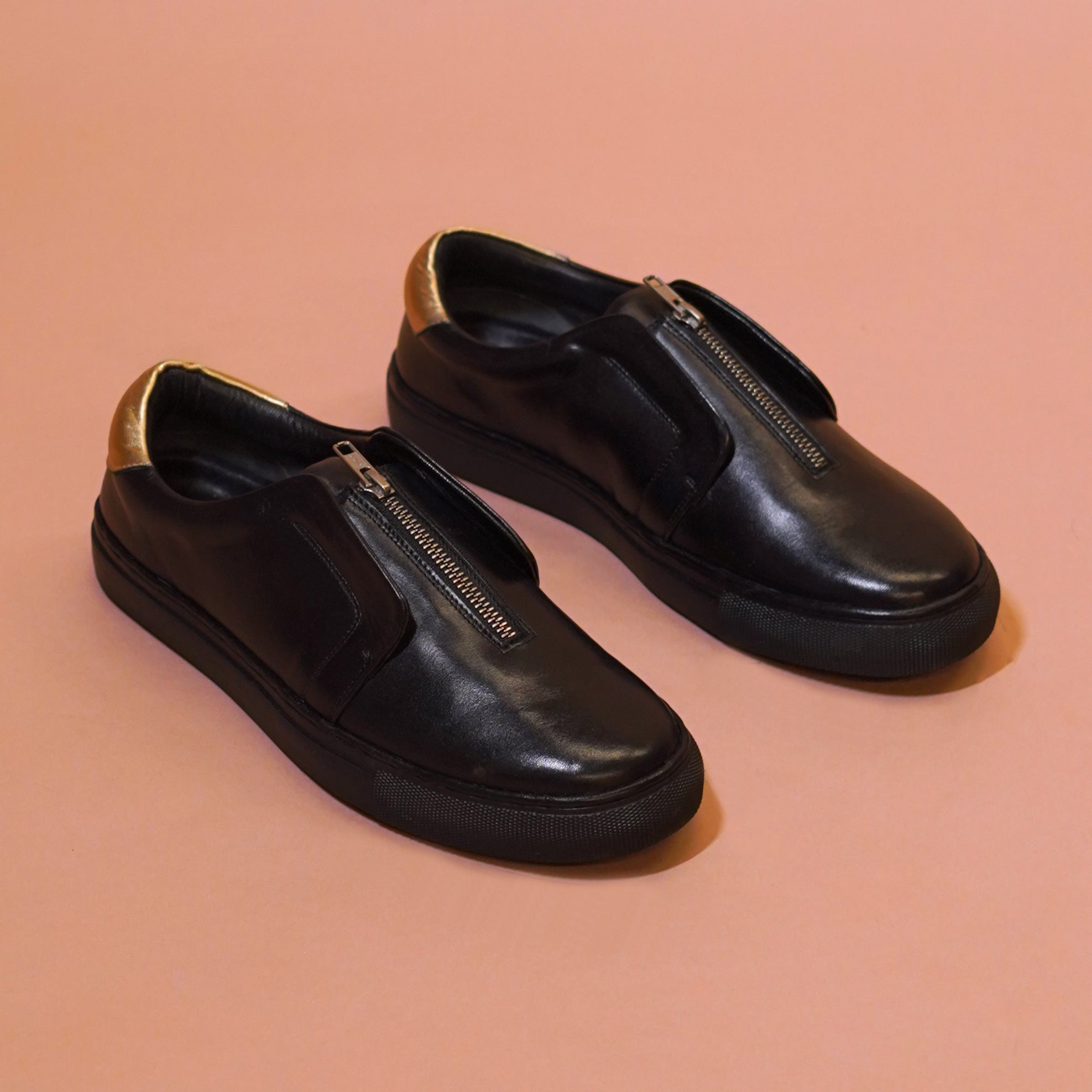 Pigro Nero | Black and gold zip-up leather sneakers