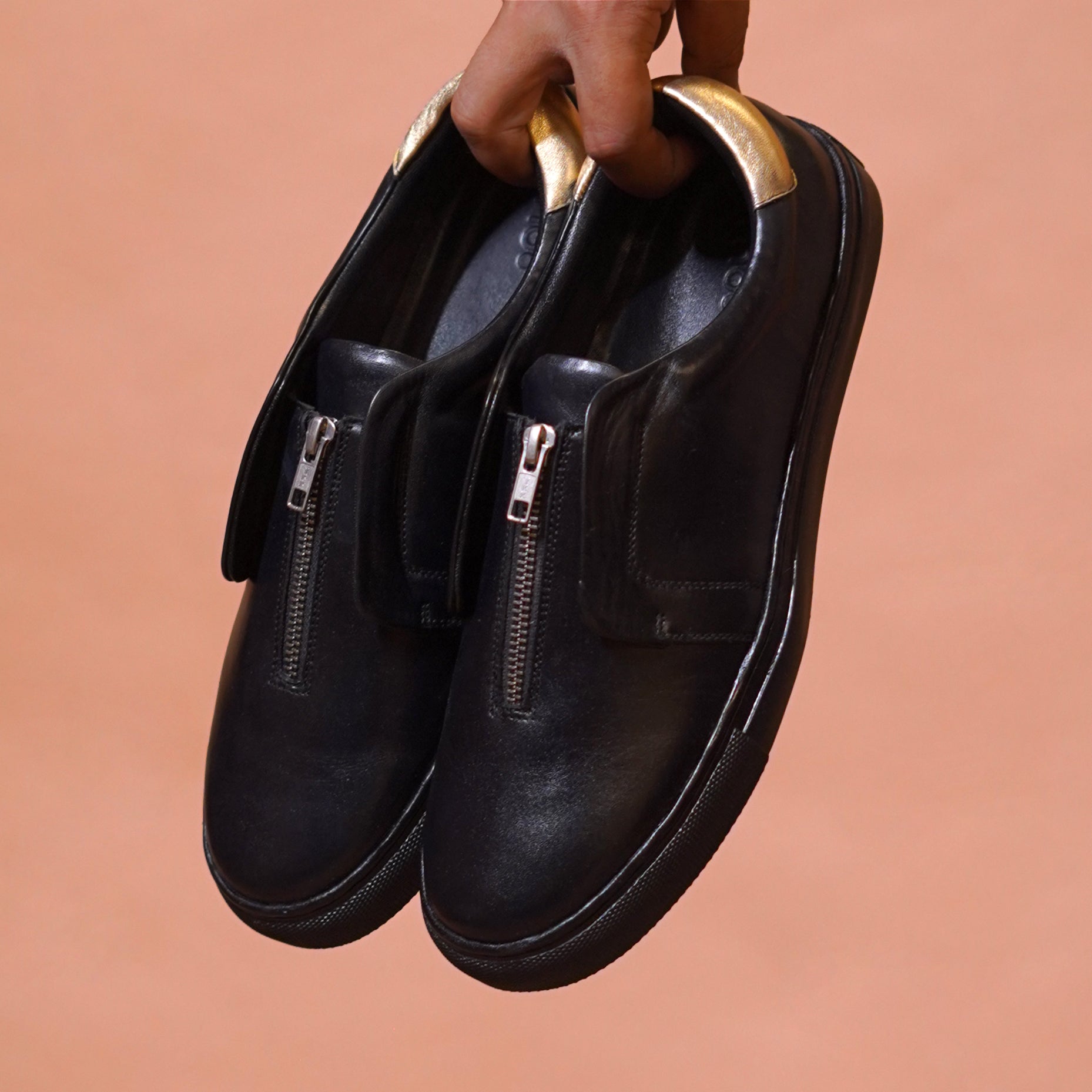 Pigro Nero | Black and gold zip-up leather sneakers