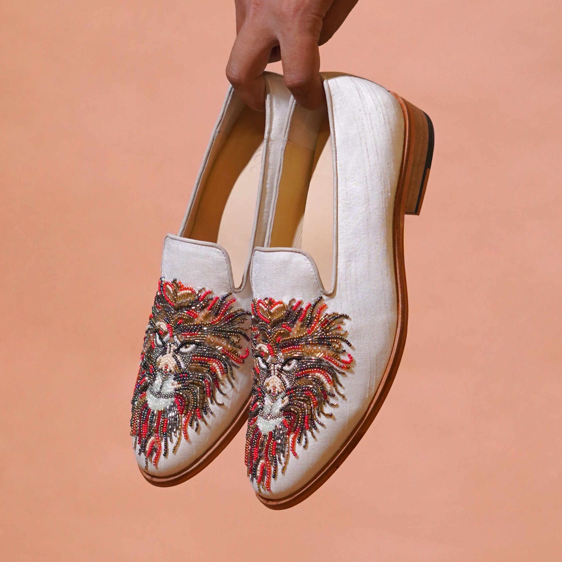 Avorio | Ivory Raw Silk zardozi embroidered loafers