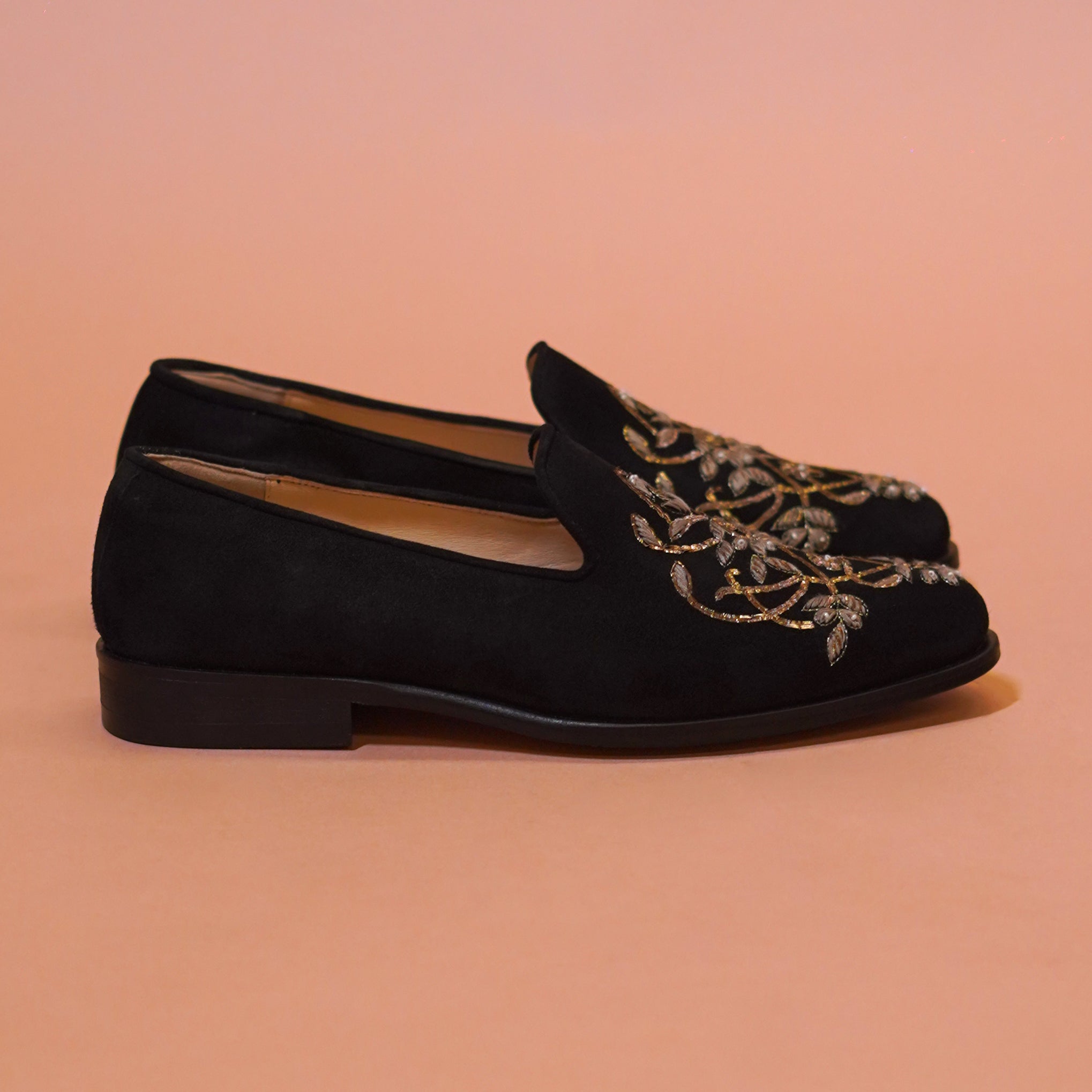 Motivo Nero Zardozo | Black suede zardosi loafers