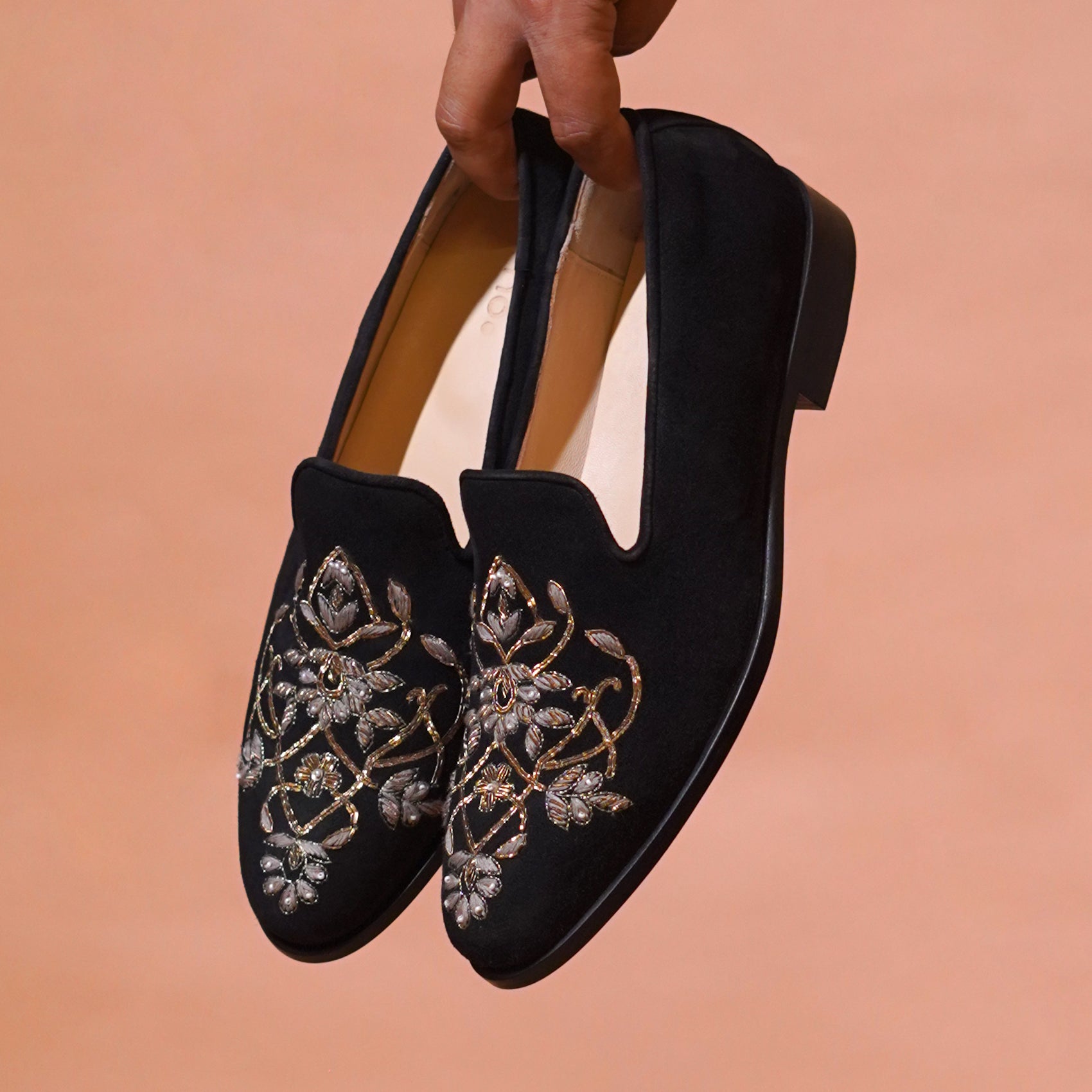Motivo Nero Zardozo | Black suede zardosi loafers