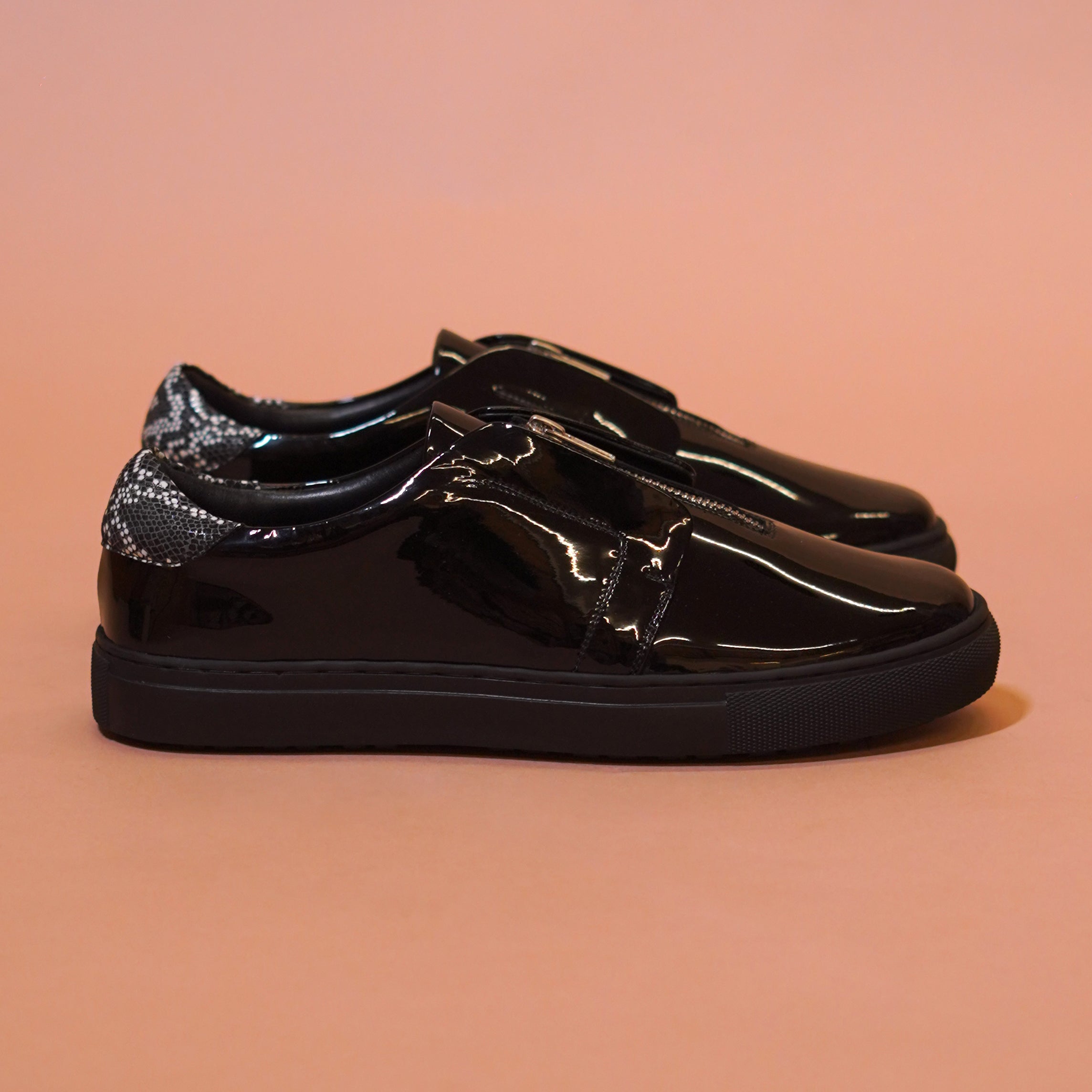 Pigro Lustro | Black patent leather zip-up sneakers