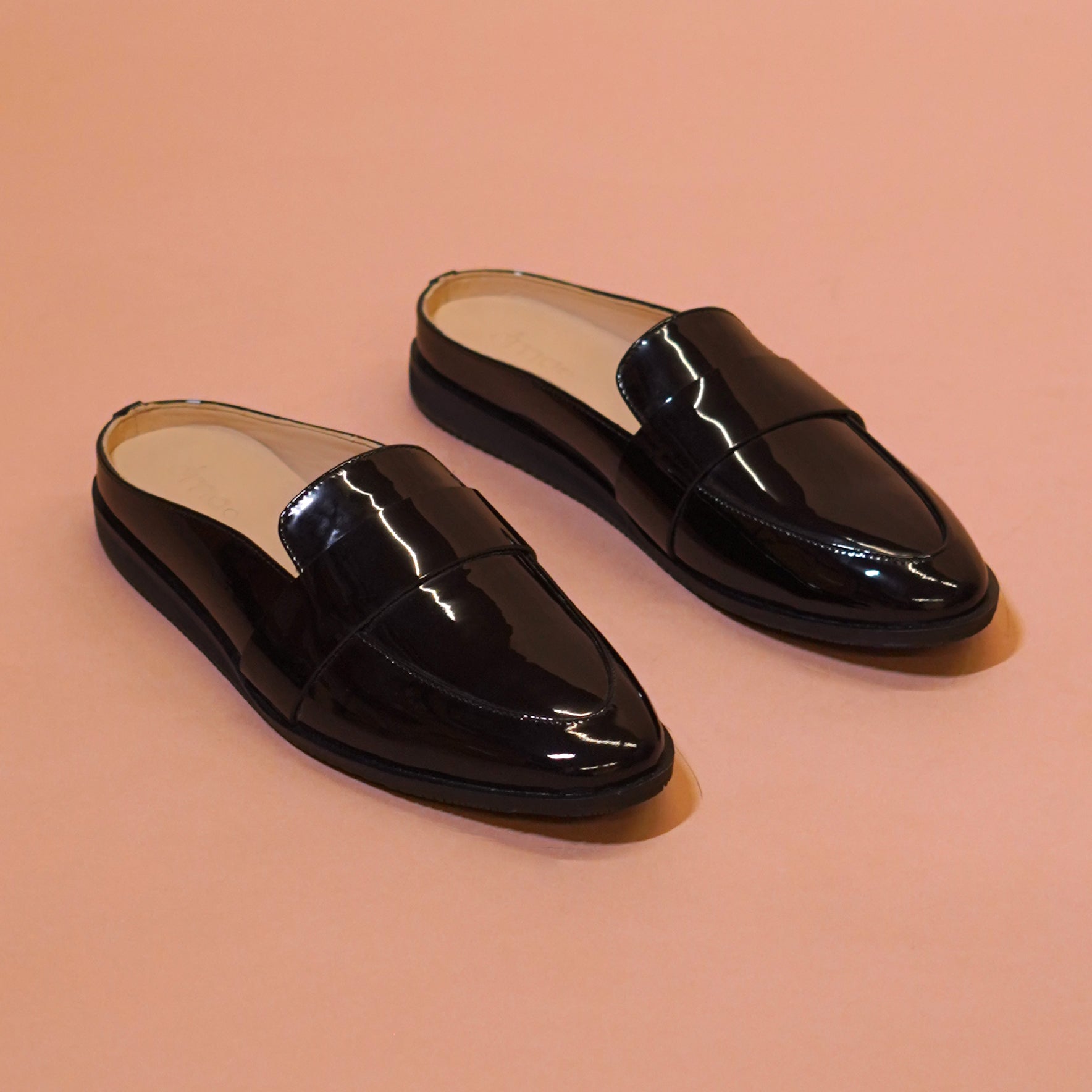 Hoffler Lustro | Black patent leather mules