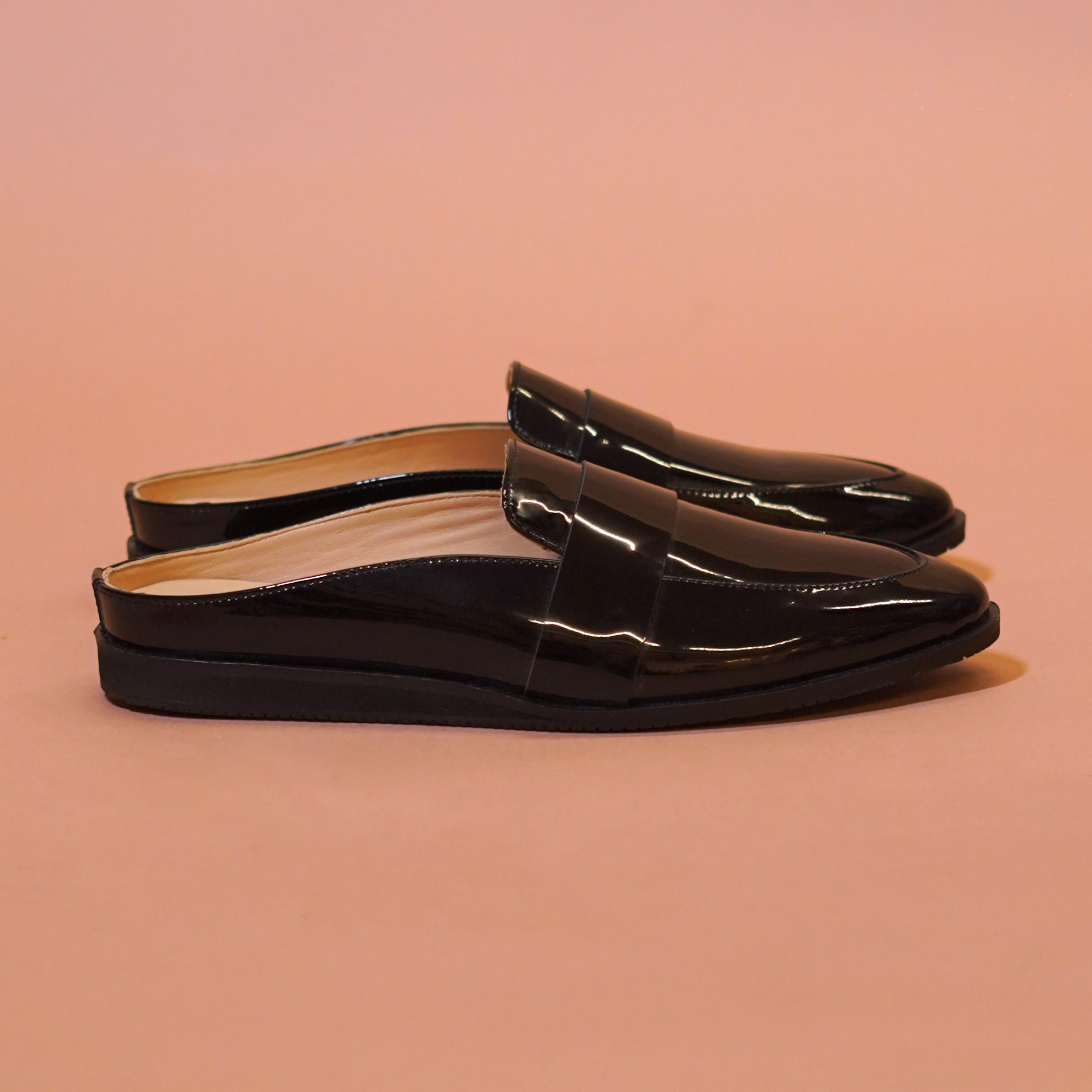 Hoffler Lustro | Black patent leather mules
