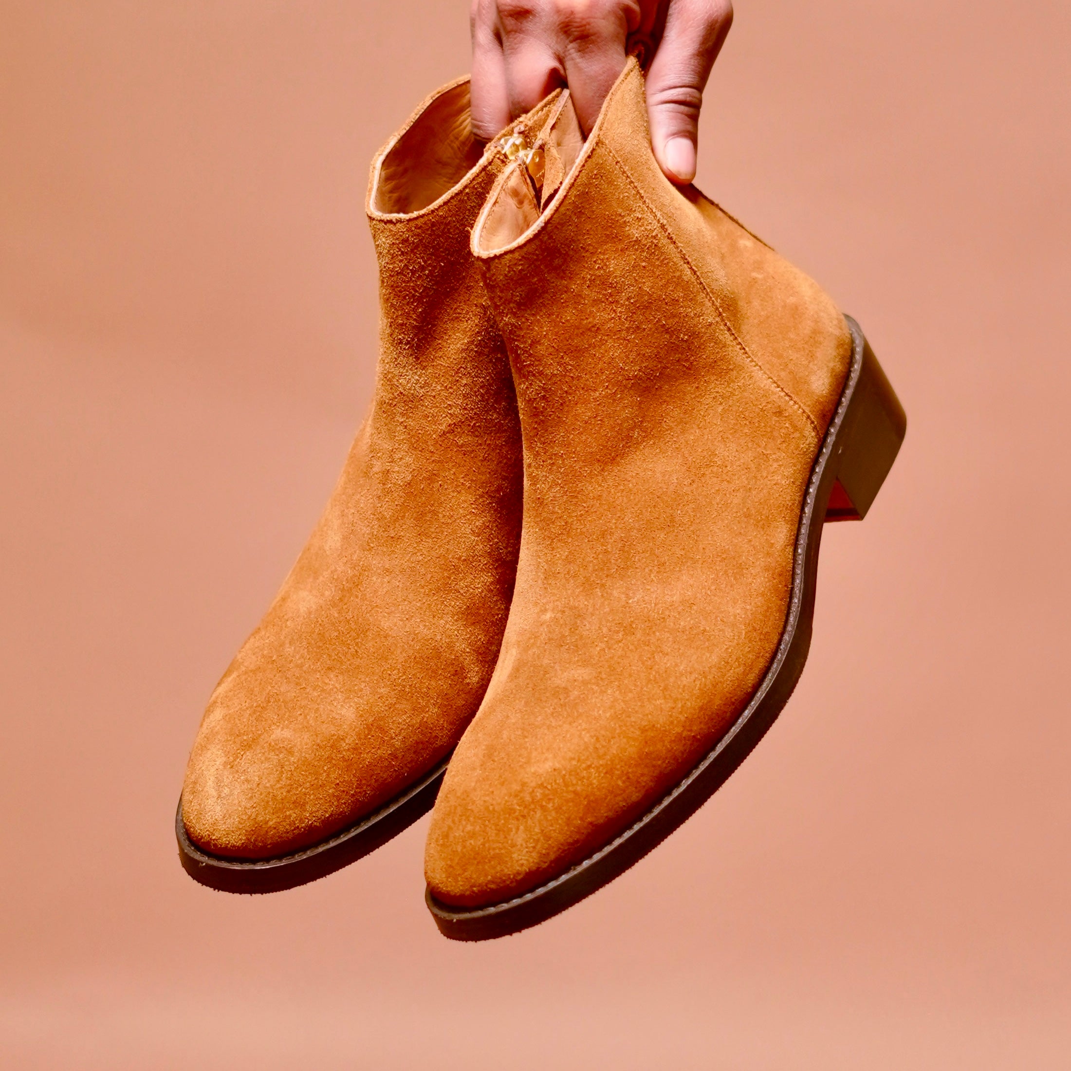 Top view of Sprazzo Castano highlighting its sleek Chelsea boot silhouette