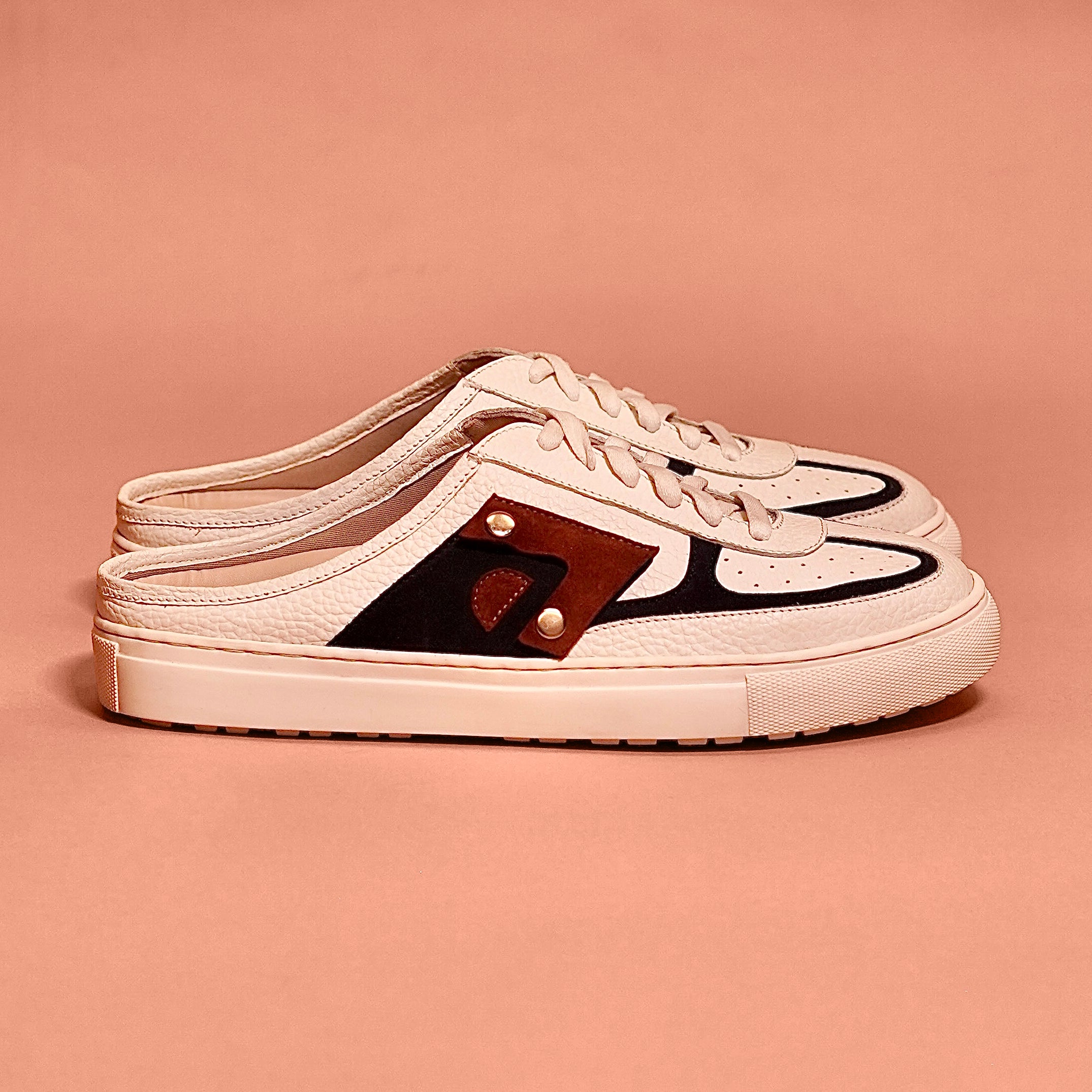 Freddo Bianco | White leather mules with pocket